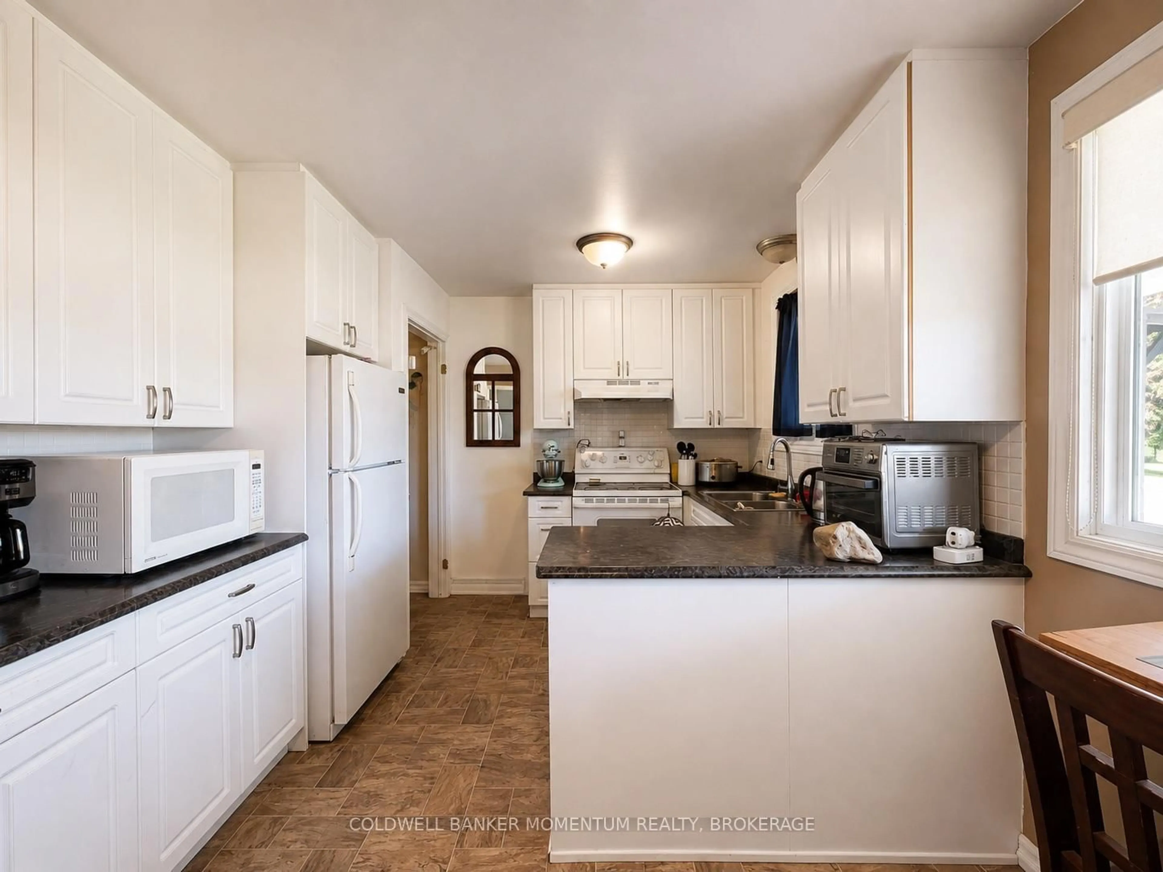 Standard kitchen, ceramic/tile floor for 3364 Culp Rd, Lincoln Ontario L0R 2E0