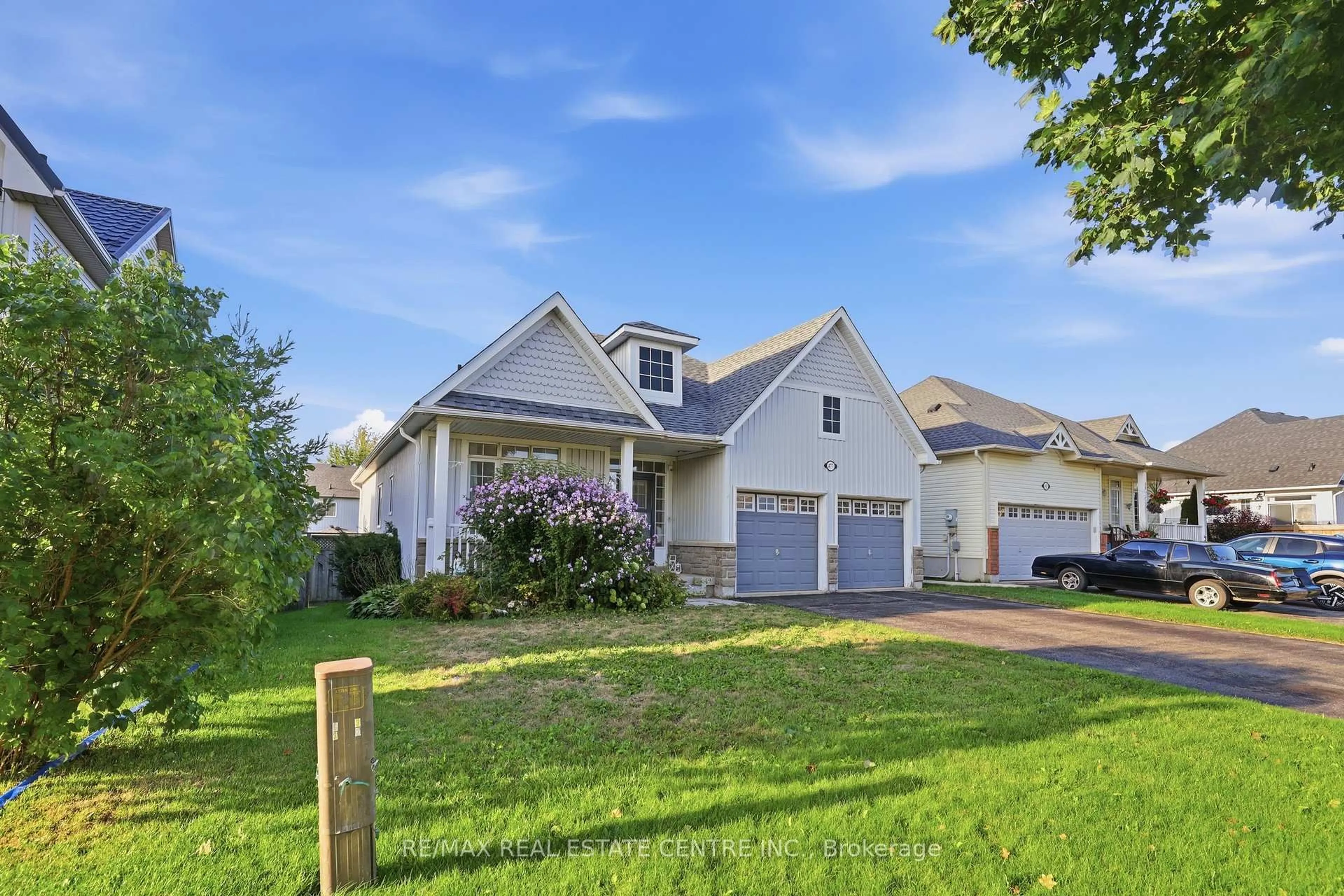 Home with vinyl exterior material, street for 477 Fiddle Park Lane, Shelburne Ontario L0N 1S2