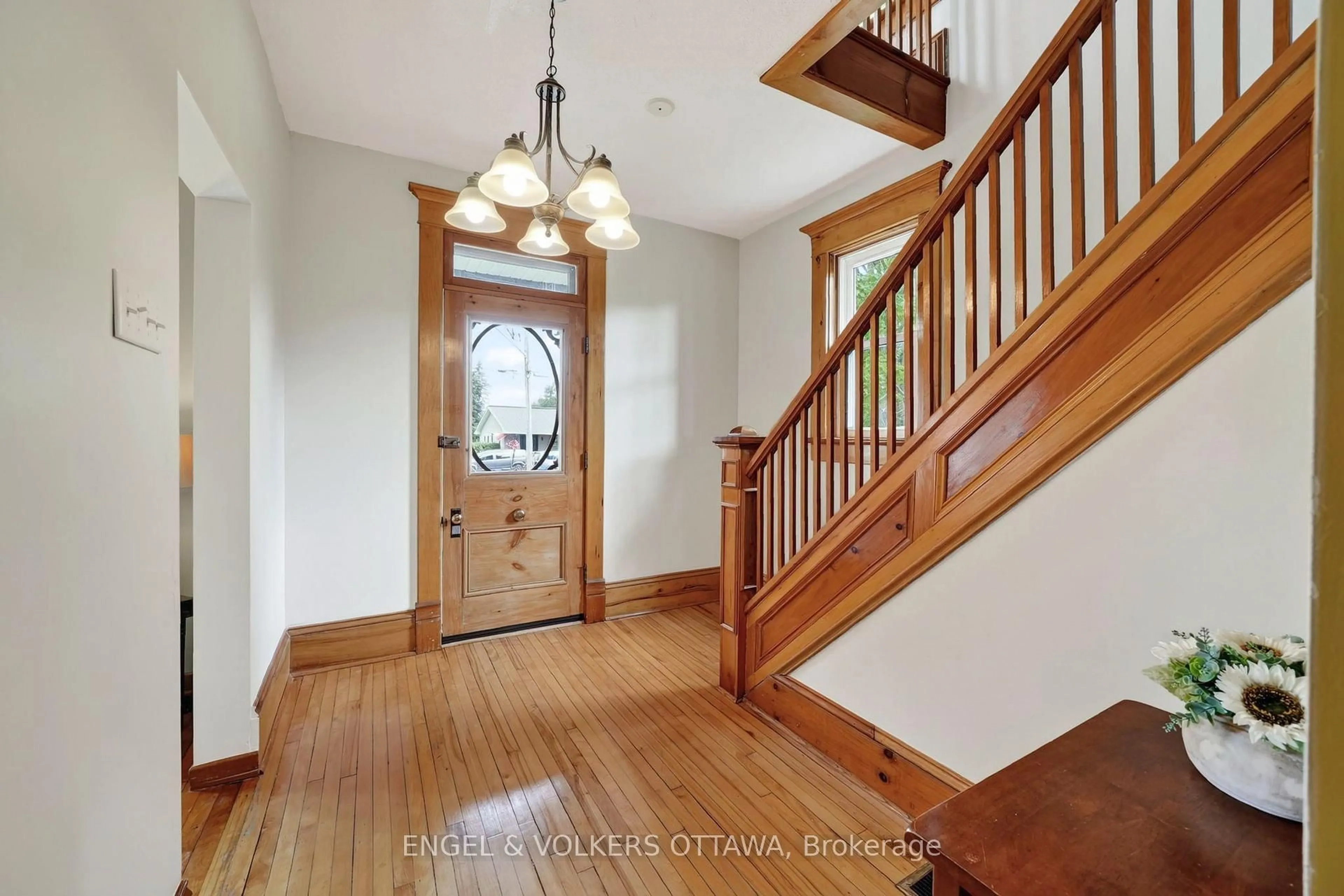 Indoor entryway for 22 Peter St, North Glengarry Ontario K0C 1T0
