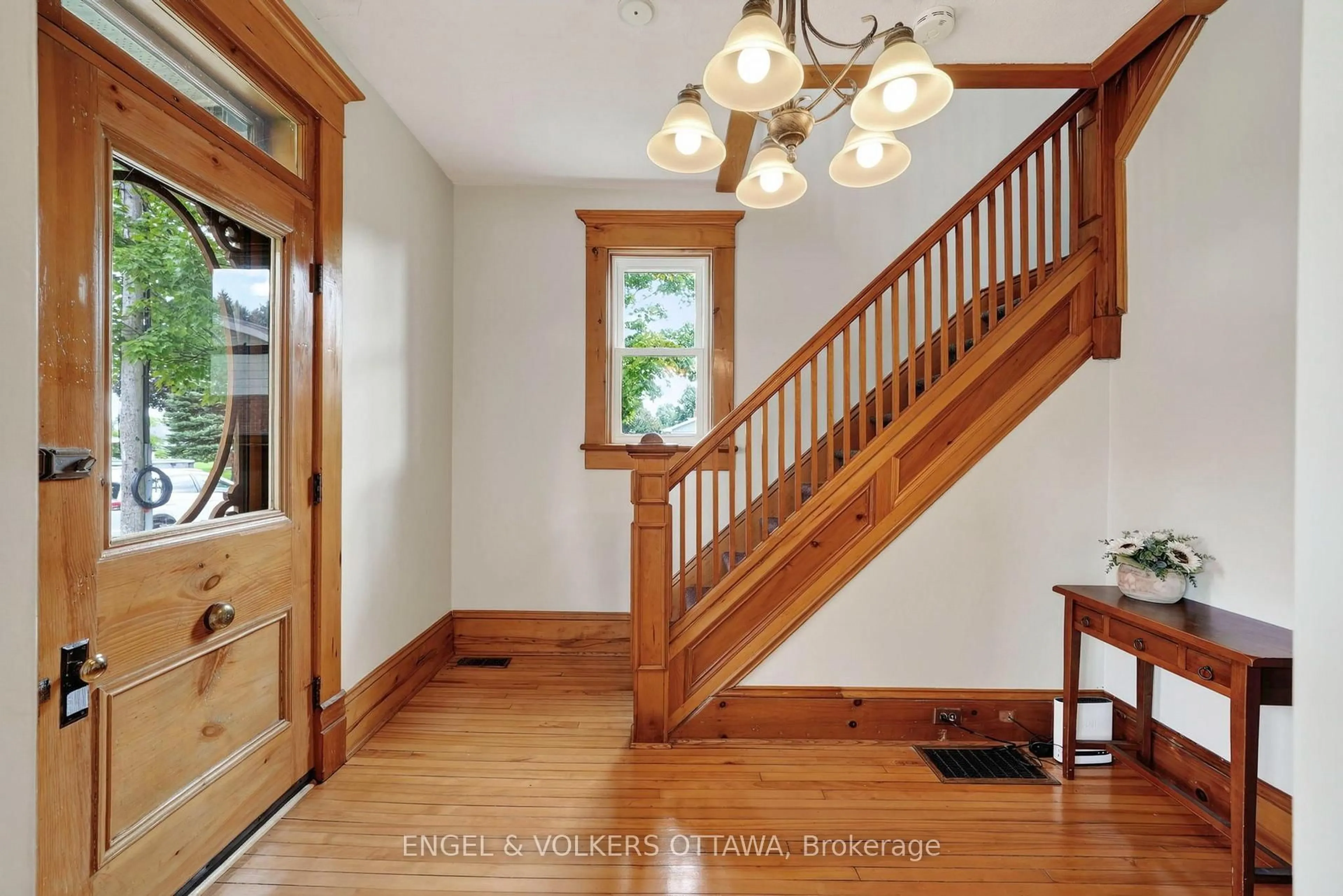 Indoor entryway for 22 Peter St, North Glengarry Ontario K0C 1T0