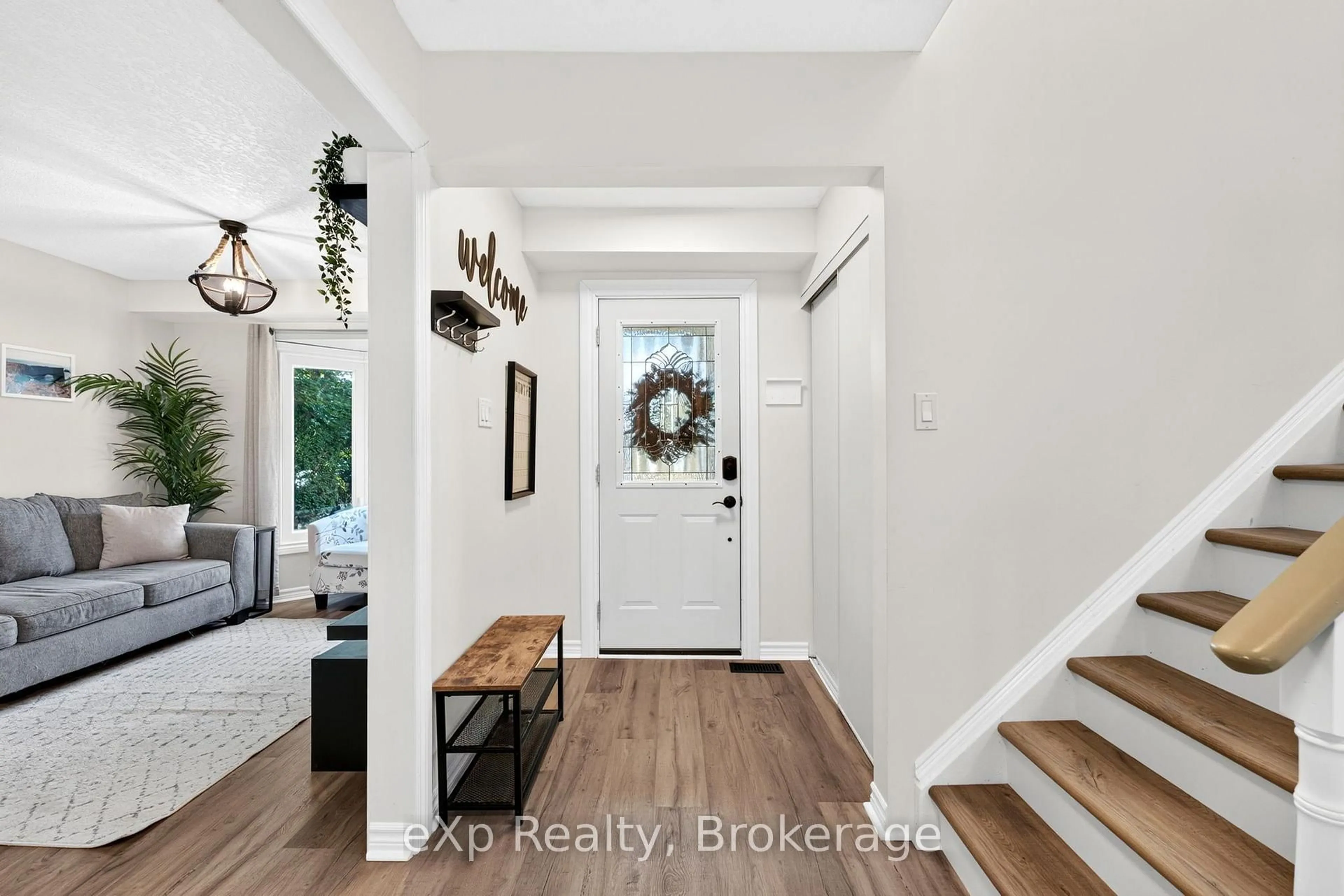 Indoor entryway for 20 Edison Cres, Stratford Ontario N5A 7V1