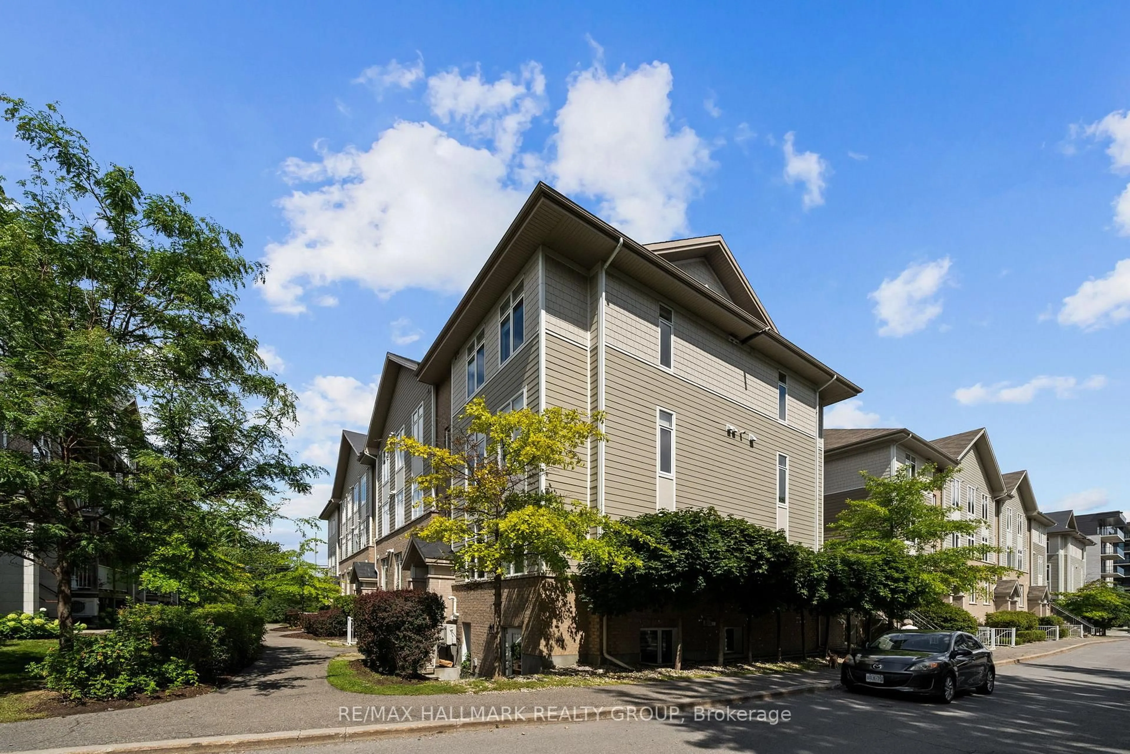 Patio, building for 322 Everest Private #F, Ottawa Ontario K1G 4E3