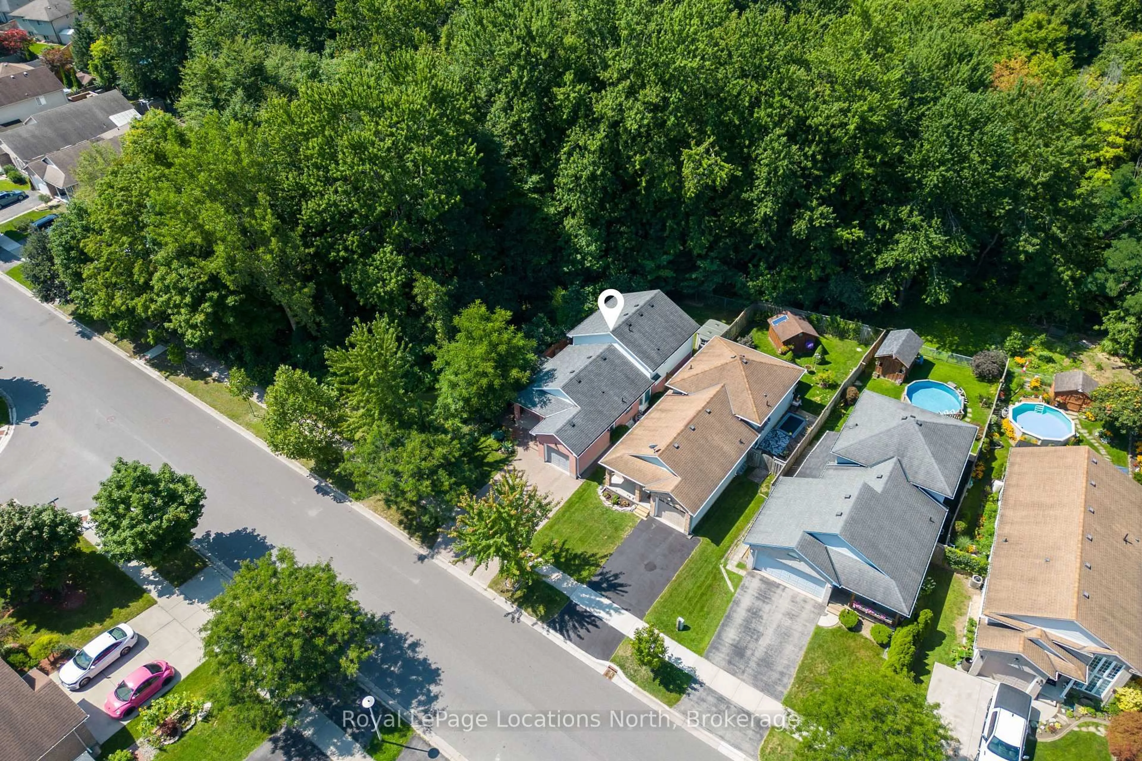 A pic from outside/outdoor area/front of a property/back of a property/a pic from drone, street for 846 Railton Ave, London East Ontario N5V 4W5