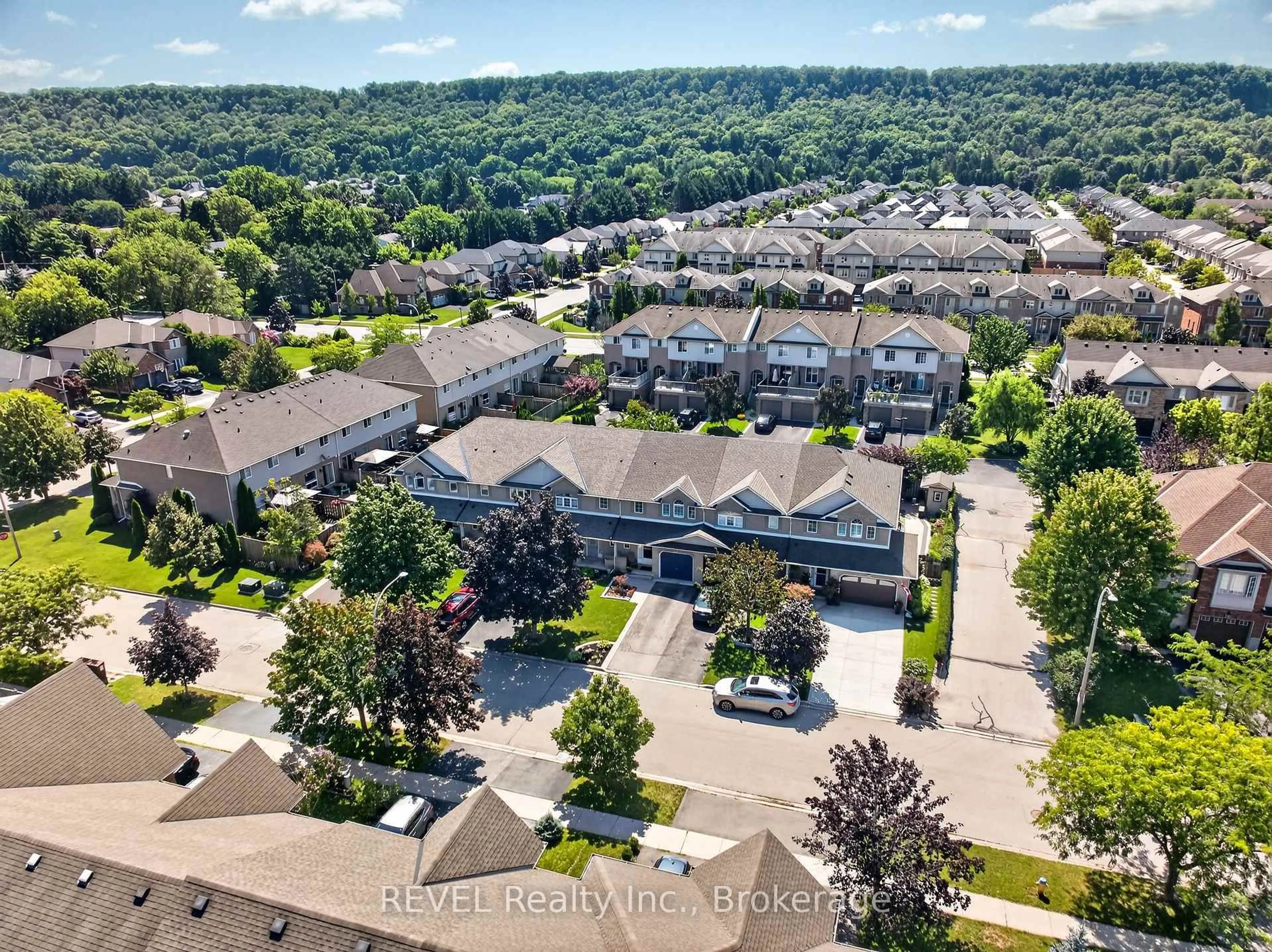 A pic from outside/outdoor area/front of a property/back of a property/a pic from drone, unknown for 11 Elderberry Ave, Grimsby Ontario L3M 5M9