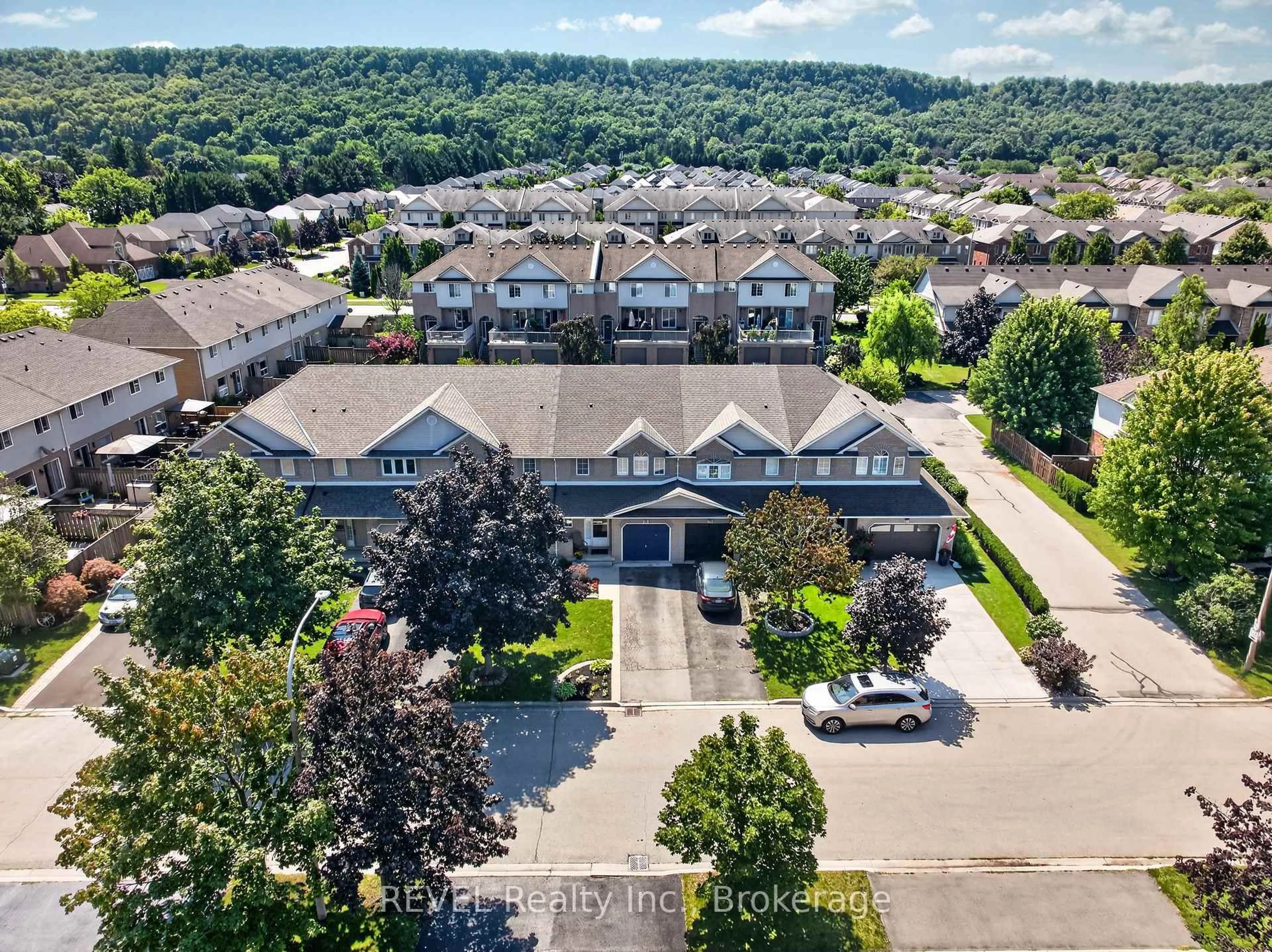 A pic from outside/outdoor area/front of a property/back of a property/a pic from drone, unknown for 11 Elderberry Ave, Grimsby Ontario L3M 5M9