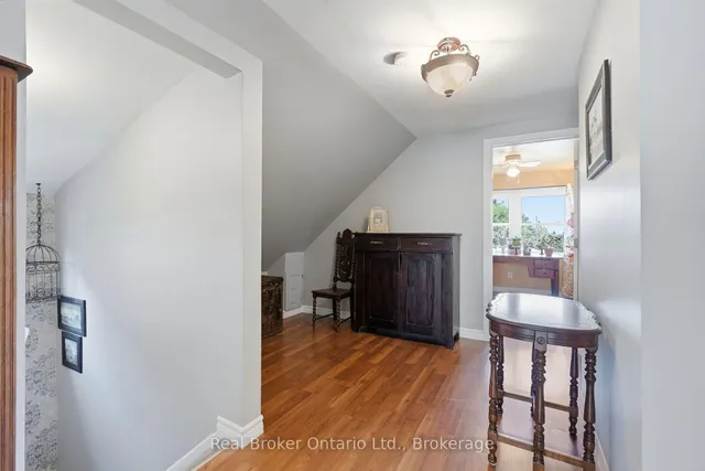 2210 KING St, Hamilton 5