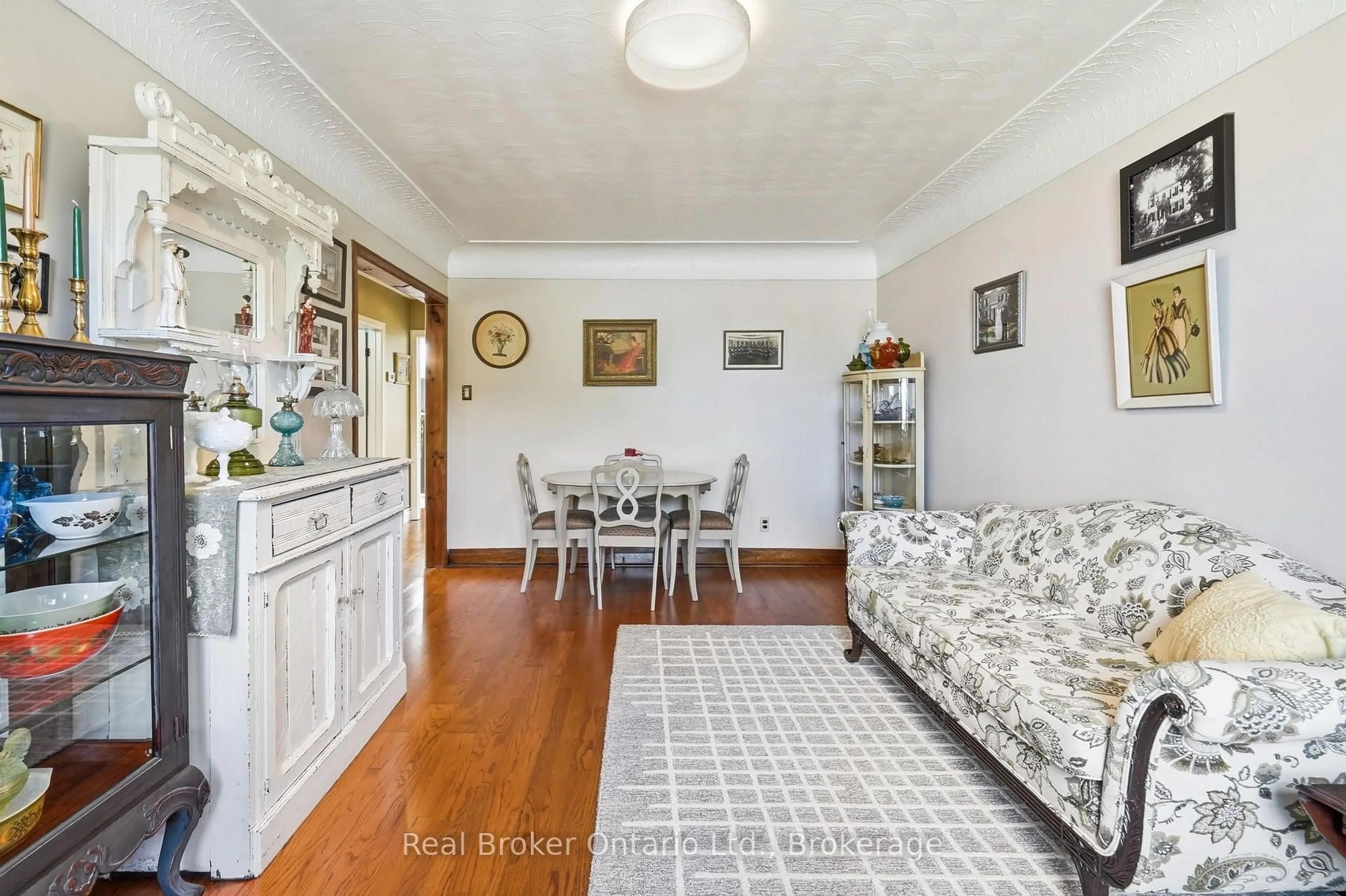 Dining room, unknown for 2210 KING St, Hamilton Ontario L8K 1W6