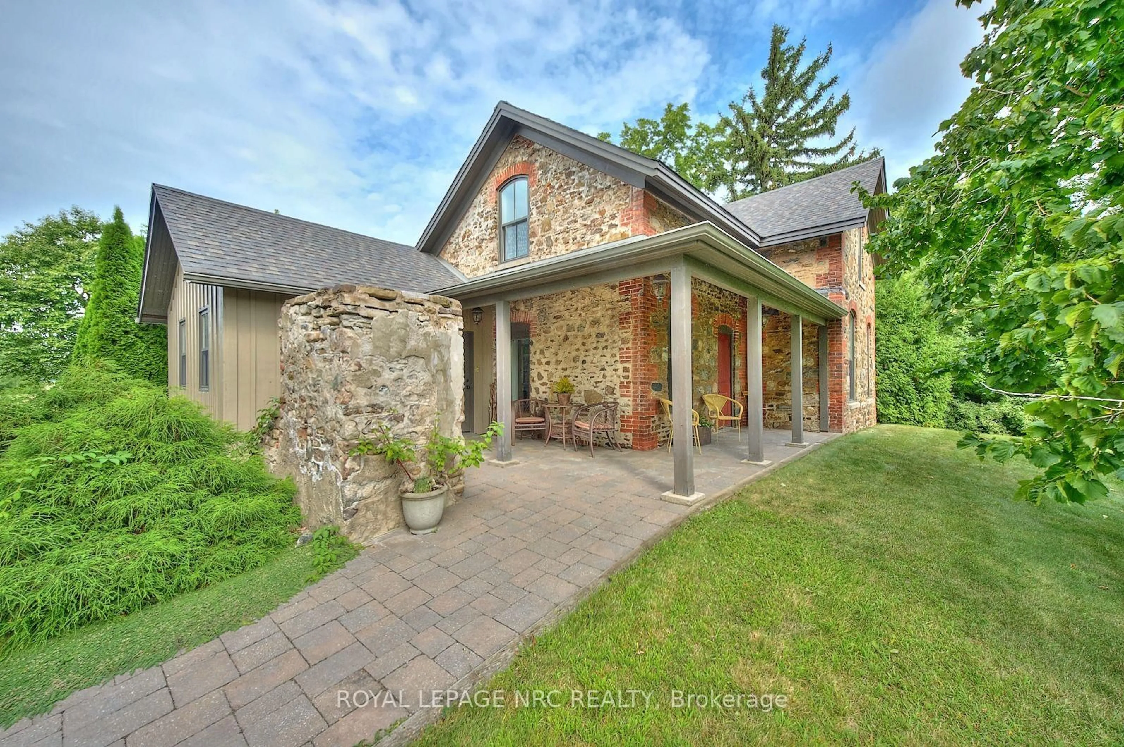 Home with brick exterior material, unknown for 1540 Concession 6 Rd, Niagara-on-the-Lake Ontario L0S 1T0