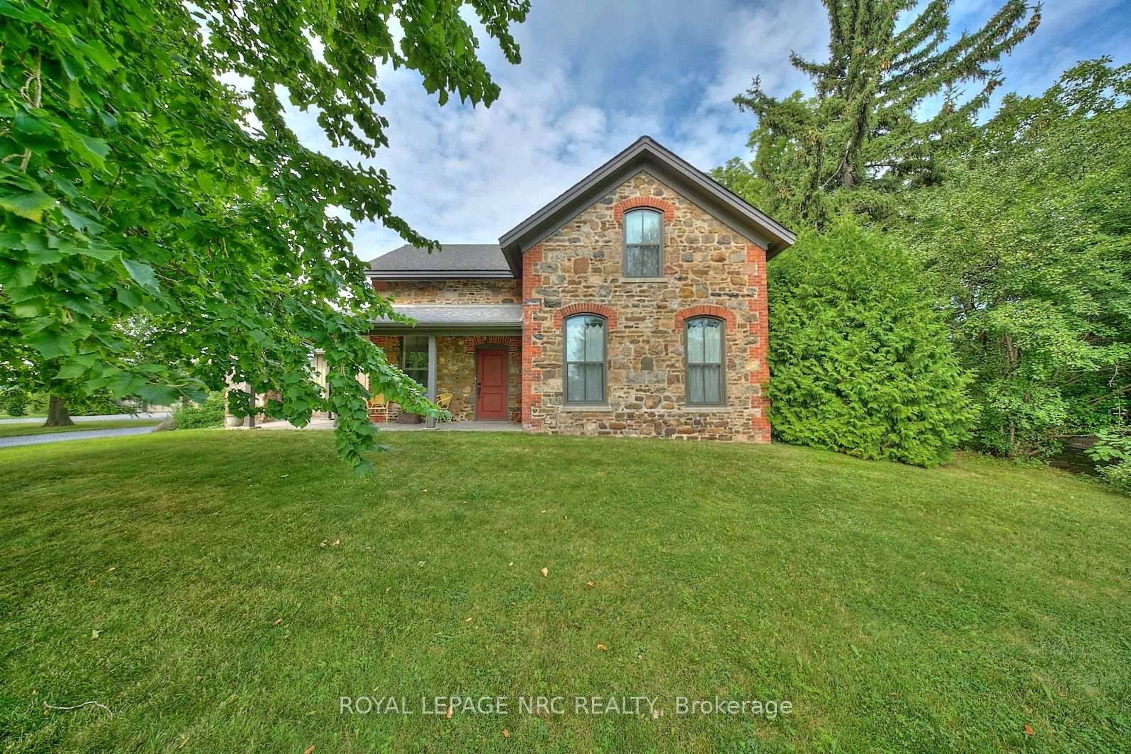 Home with brick exterior material, building for 1540 Concession 6 Rd, Niagara-on-the-Lake Ontario L0S 1T0