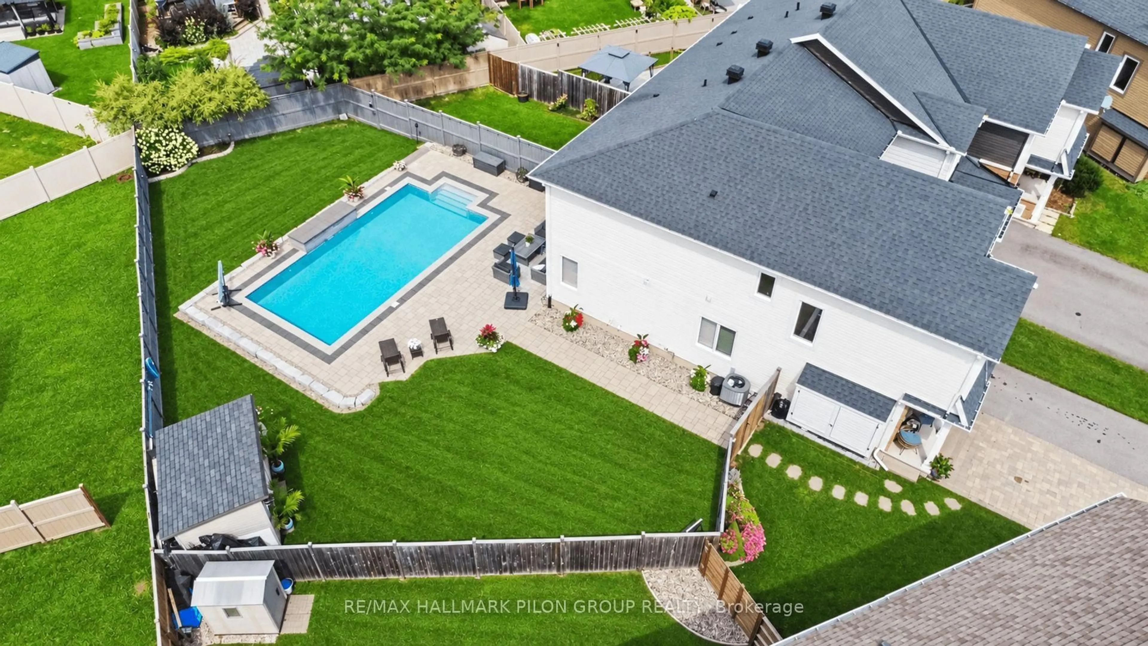 A pic from outside/outdoor area/front of a property/back of a property/a pic from drone, unknown for 336 Sweetfern Cres, Ottawa Ontario K4A 1A5