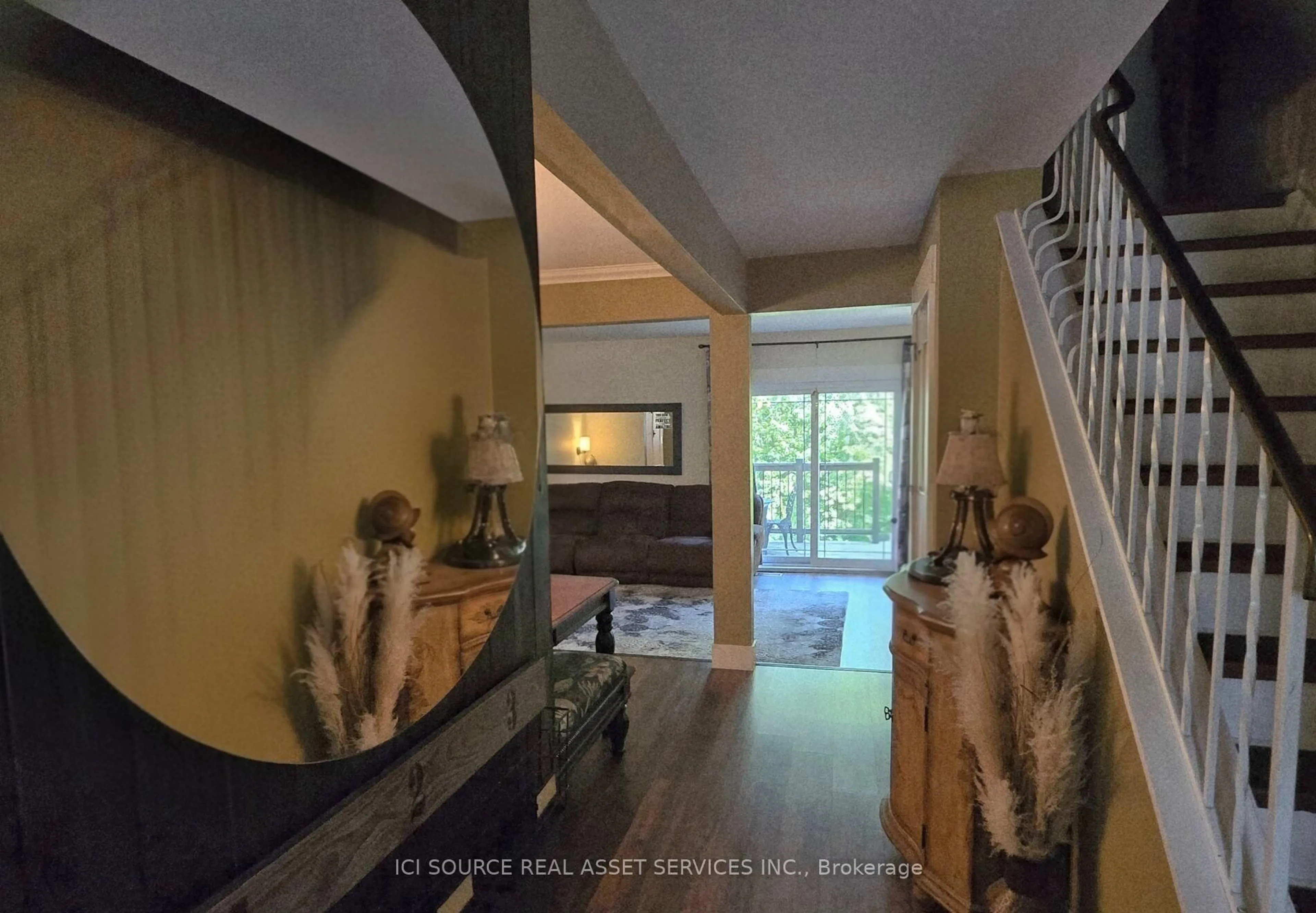Indoor entryway for 1730 Attawandaron Rd, London North Ontario N6G 3N1