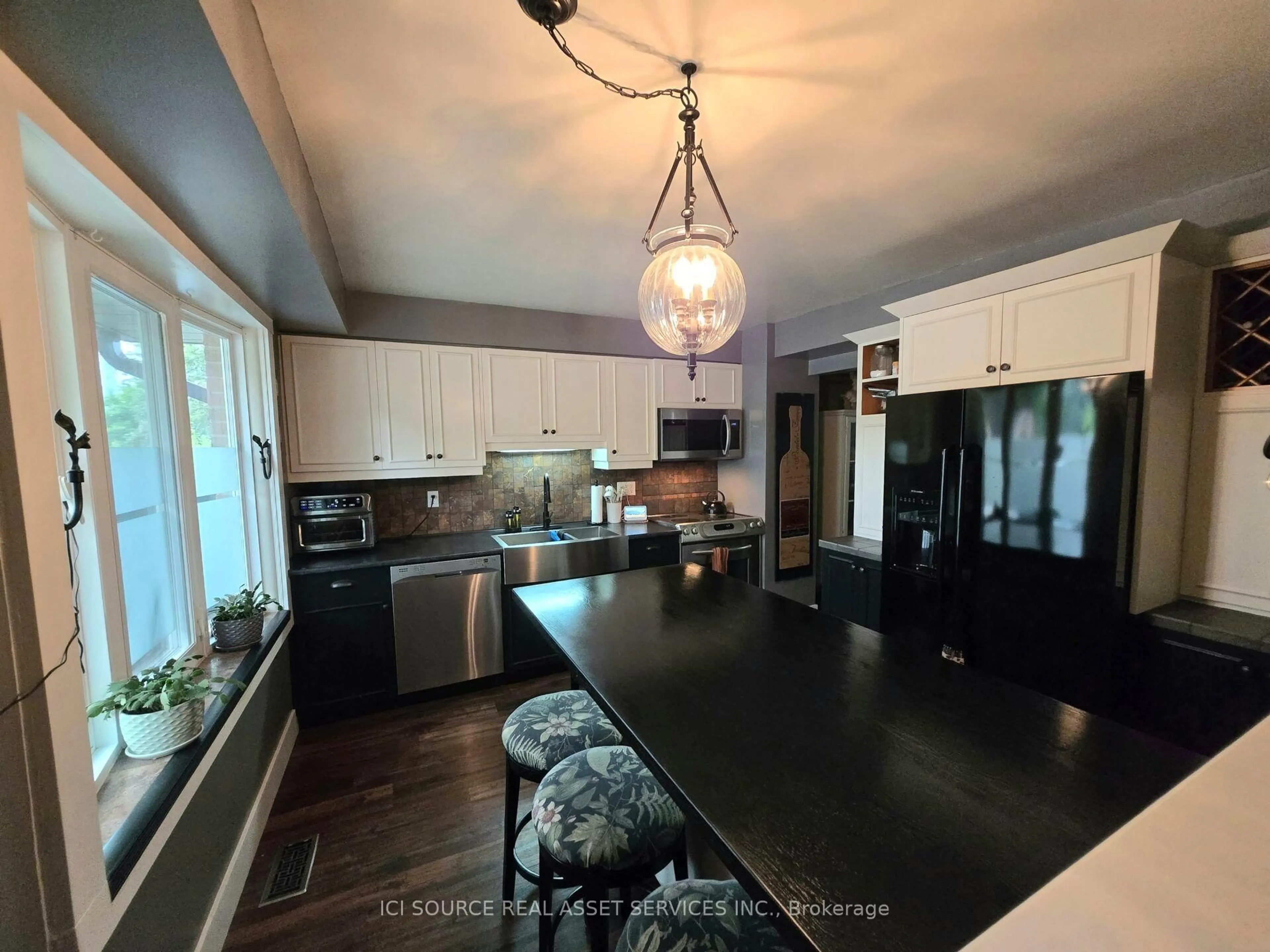 Open concept kitchen, unknown for 1730 Attawandaron Rd, London North Ontario N6G 3N1