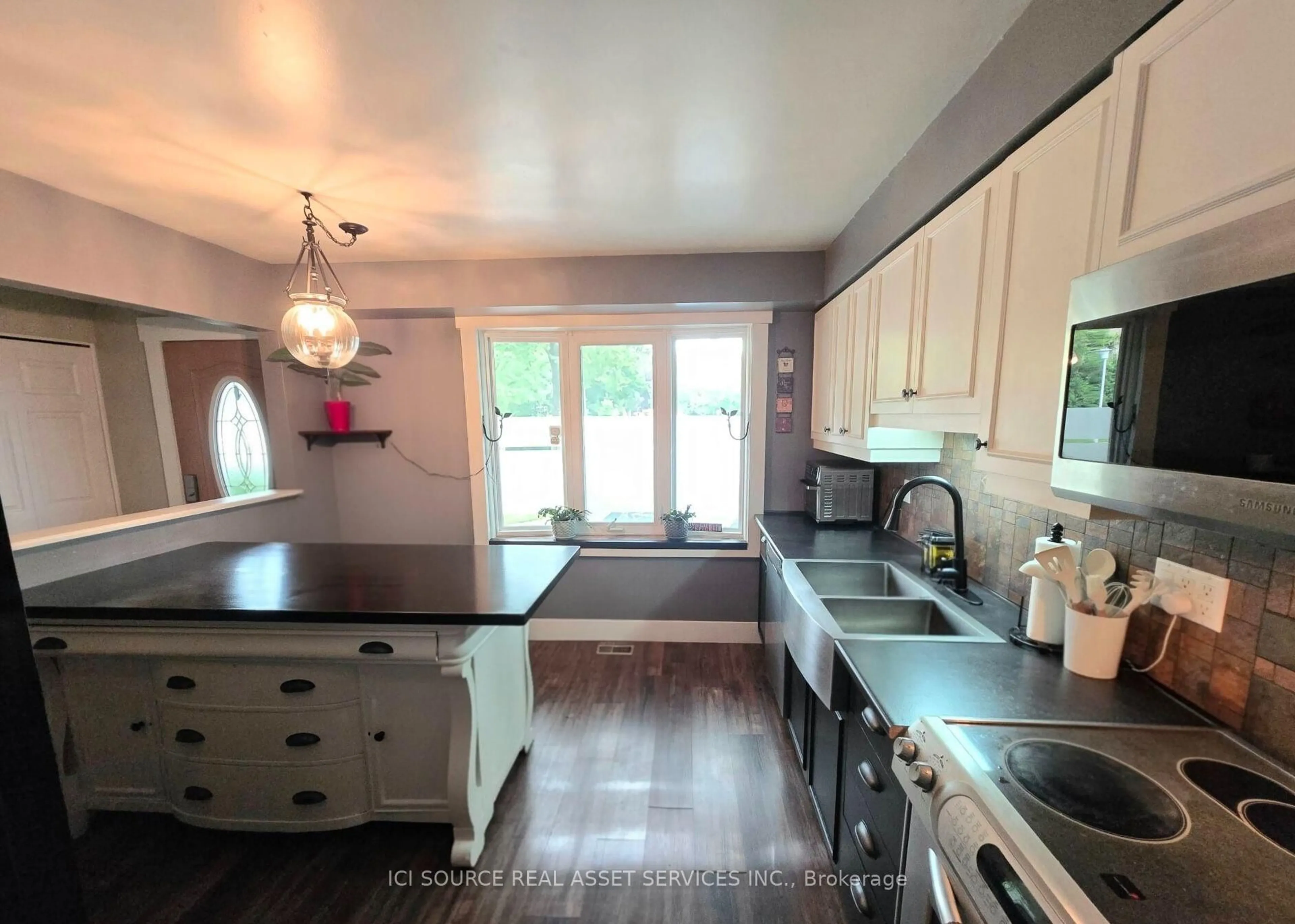 Open concept kitchen, unknown for 1730 Attawandaron Rd, London North Ontario N6G 3N1