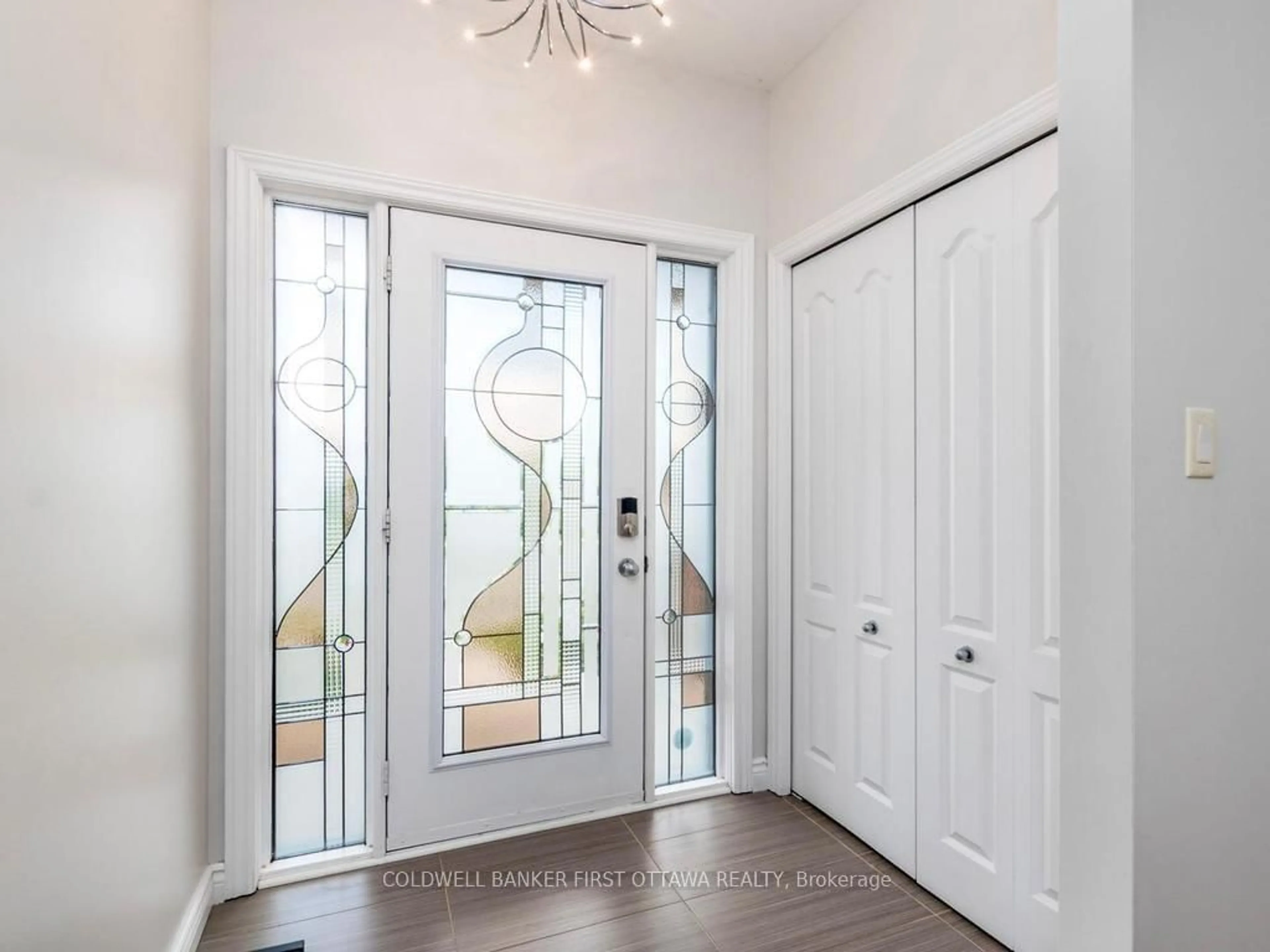 Indoor entryway for 1134 Stittsville Main St, Stittsville Ontario K2S 0B9