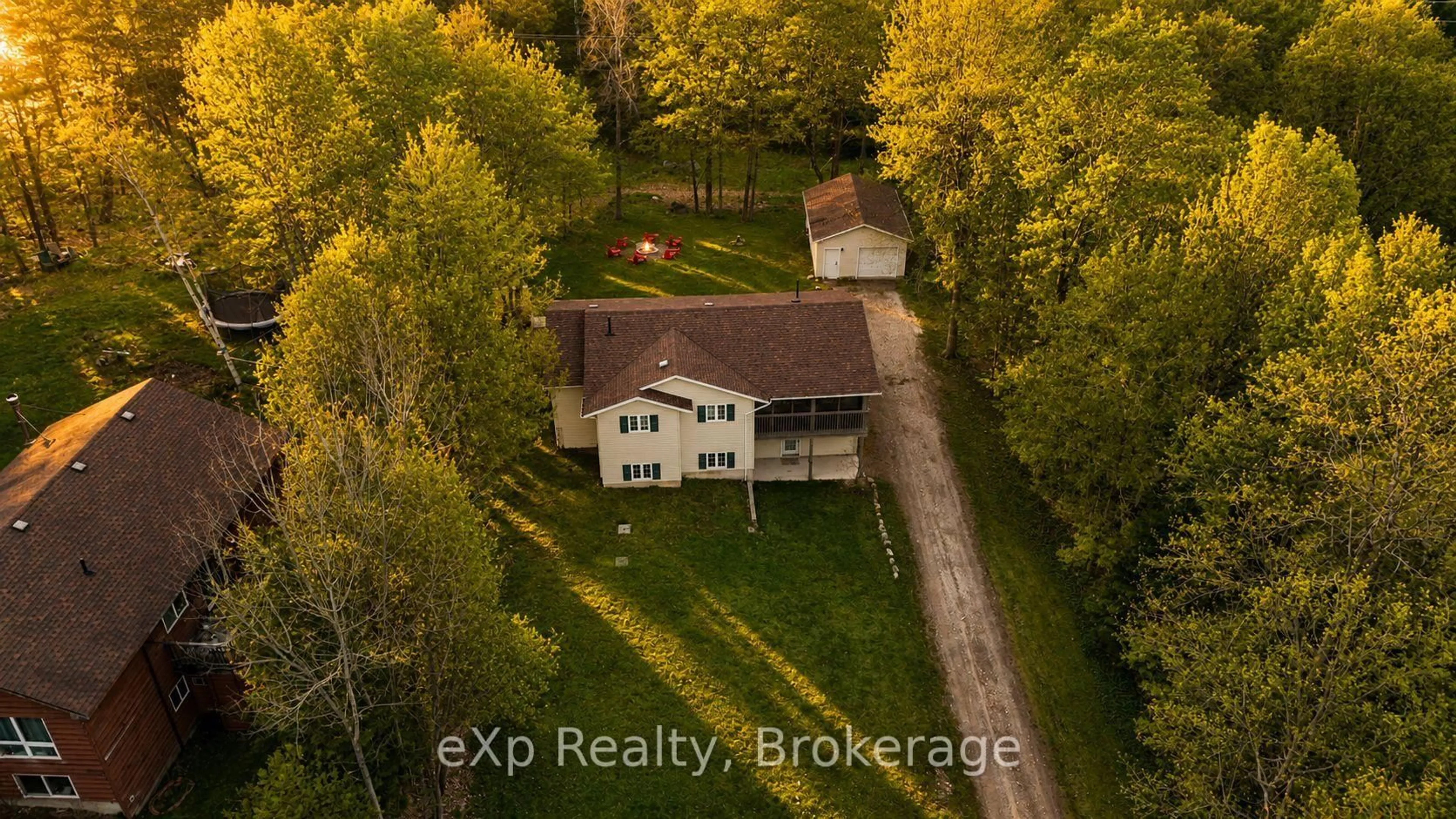 A pic from outside/outdoor area/front of a property/back of a property/a pic from drone, street for 1084 Bonnie Lake Rd, Bracebridge Ontario P1L 1W9