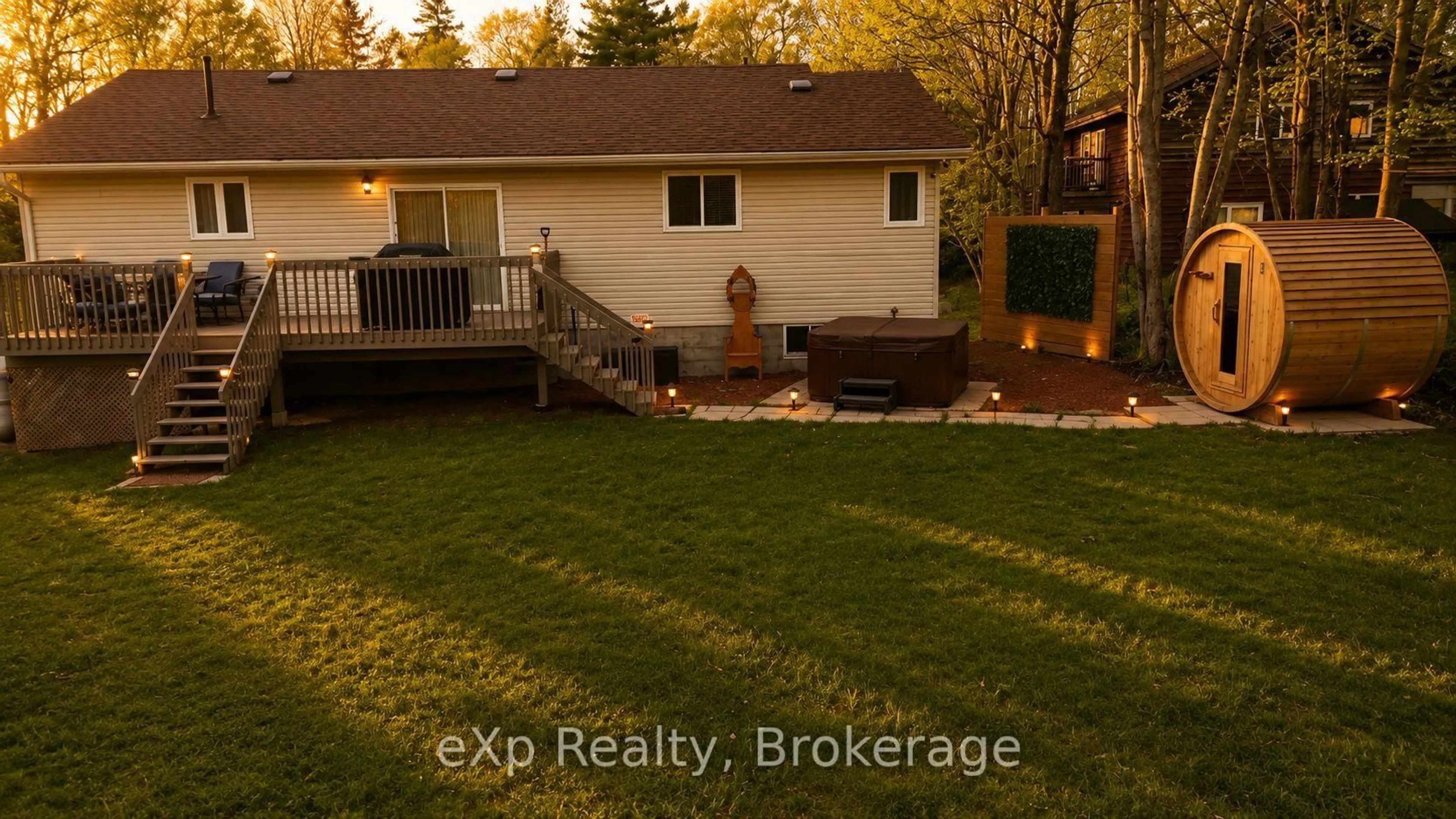 A pic from outside/outdoor area/front of a property/back of a property/a pic from drone, unknown for 1084 Bonnie Lake Rd, Bracebridge Ontario P1L 1W9