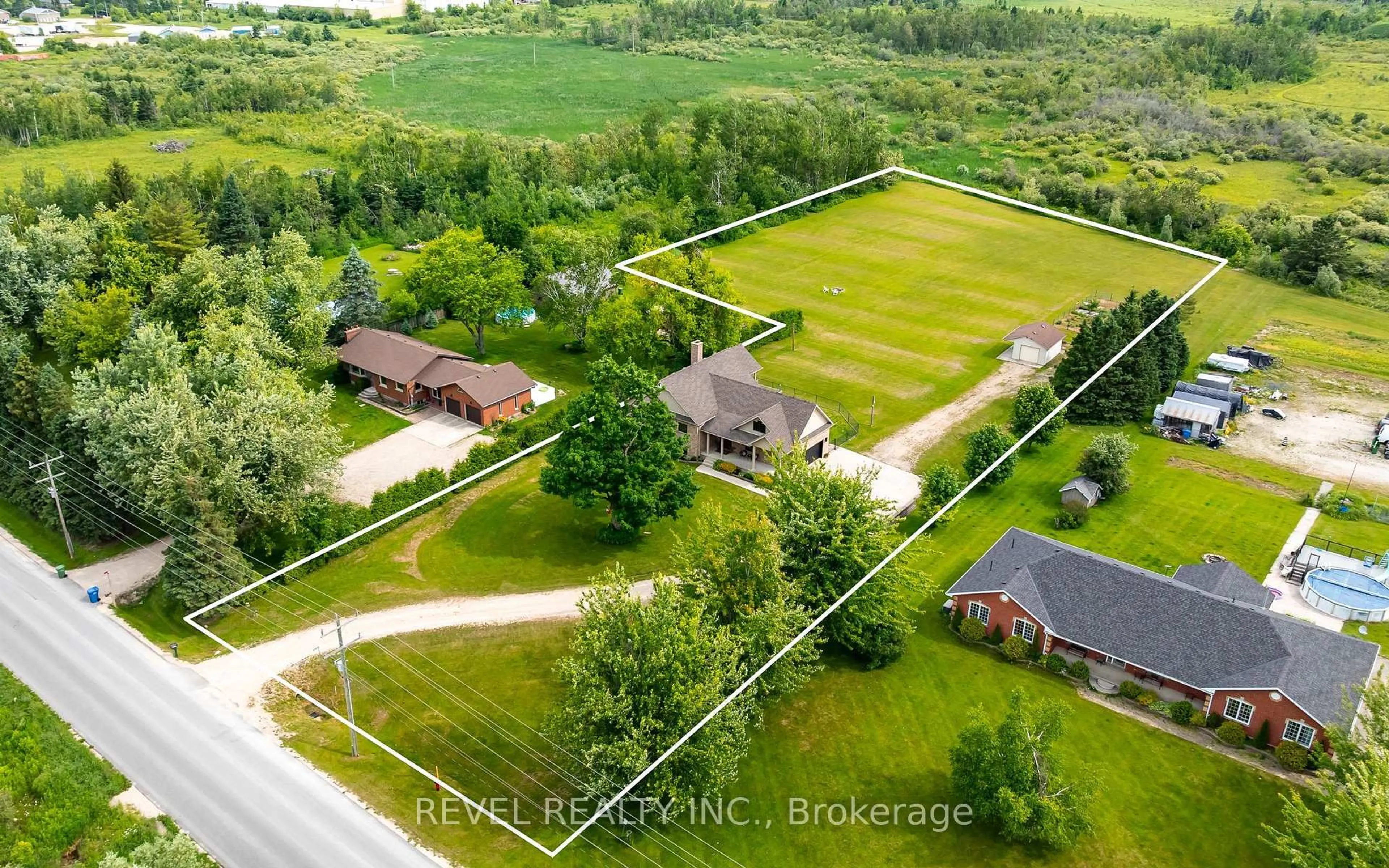 A pic from outside/outdoor area/front of a property/back of a property/a pic from drone, street for 752119 Ida St, Southgate Ontario N0C 1B0