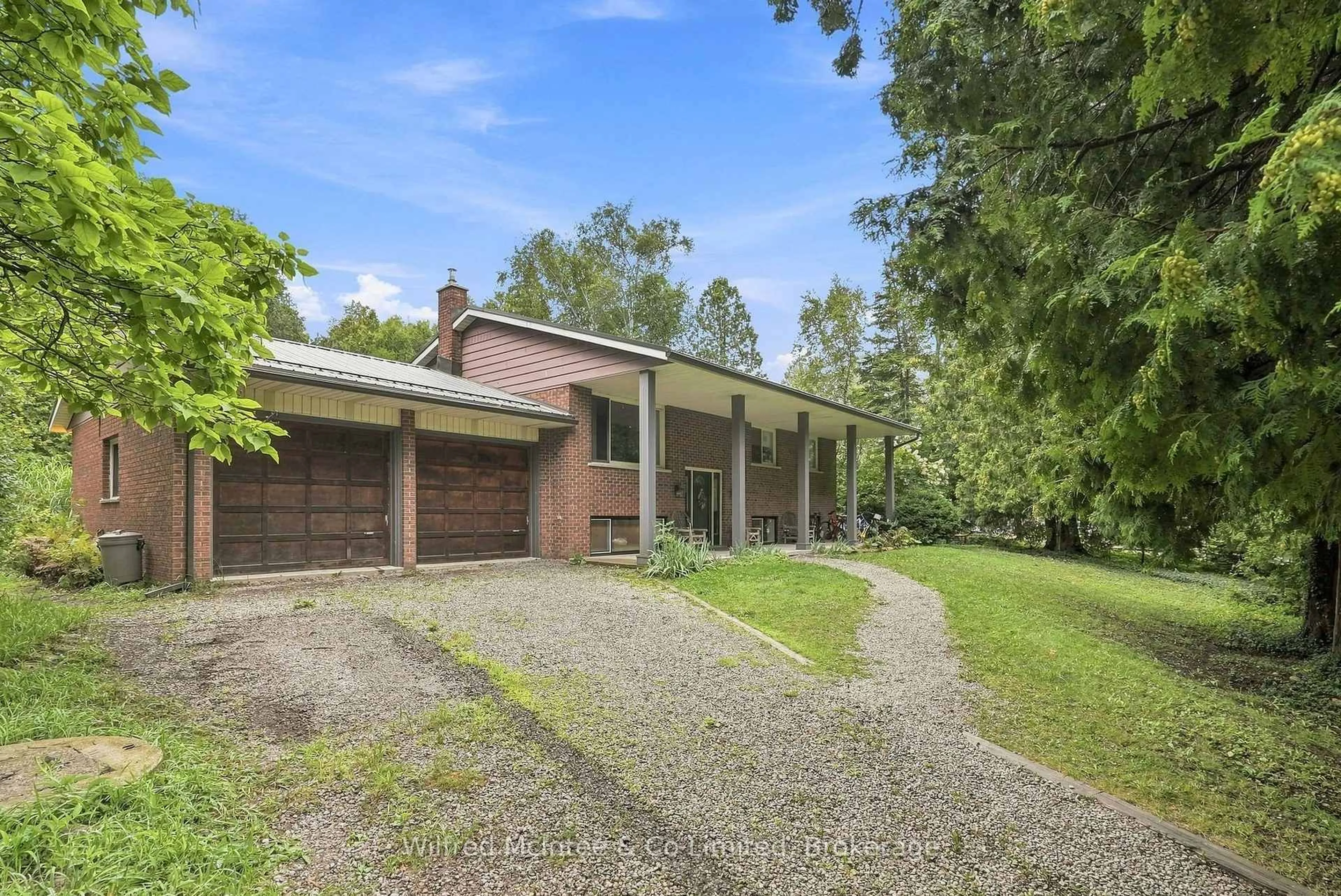 A pic from outside/outdoor area/front of a property/back of a property/a pic from drone, unknown for 173 Victoria St, Kincardine Ontario N0G 2T0