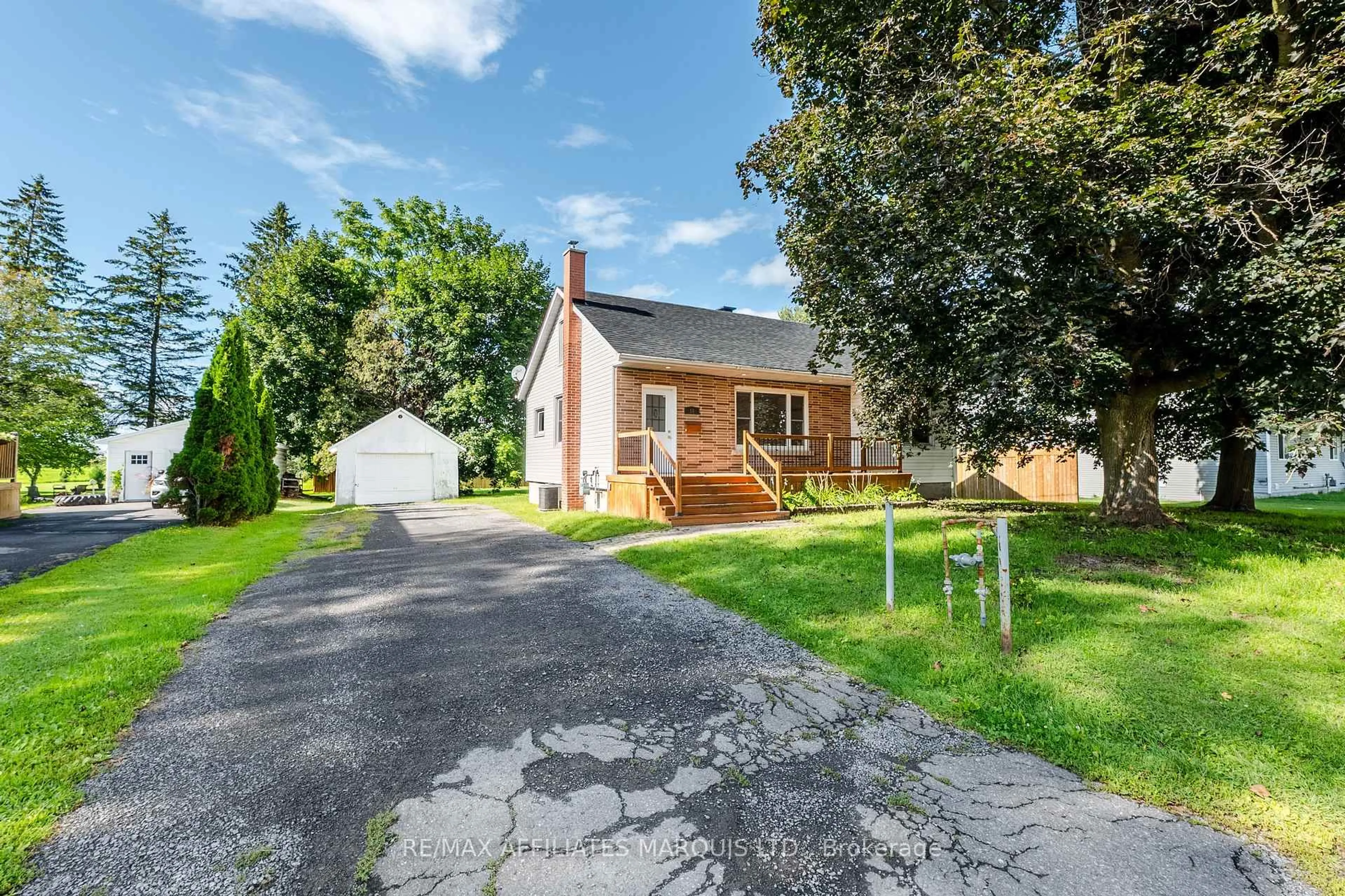 A pic from outside/outdoor area/front of a property/back of a property/a pic from drone, street for 16 Front St, North Stormont Ontario K0C 1K0