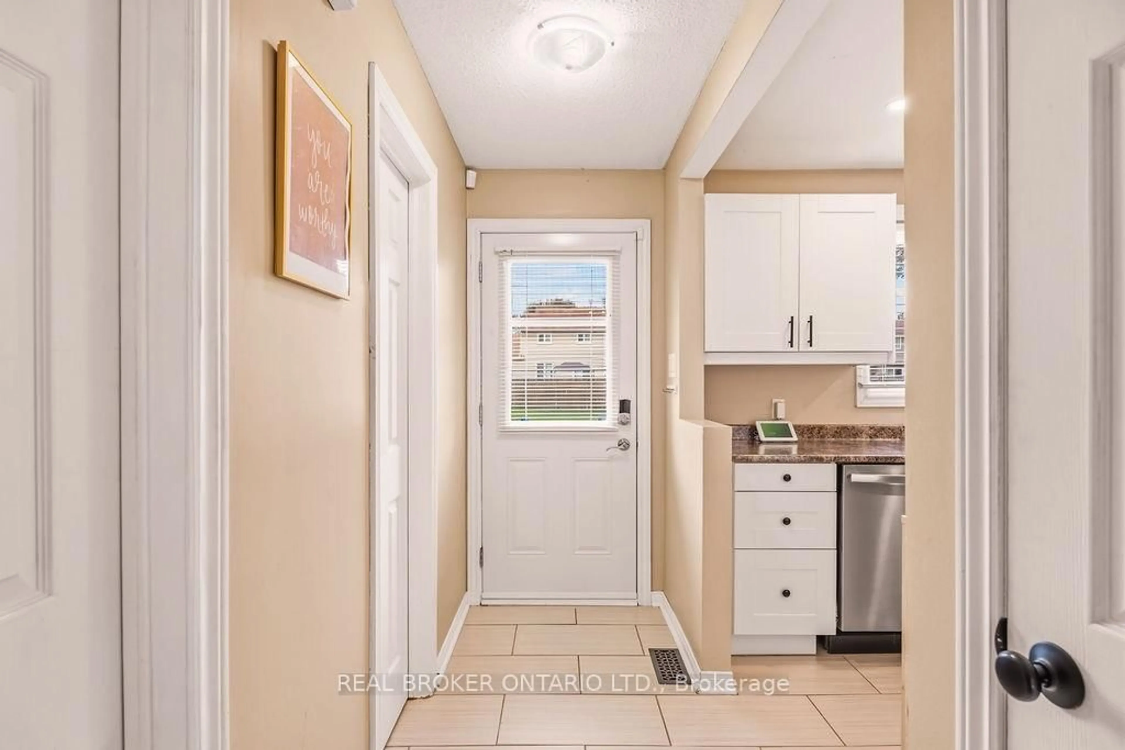Indoor entryway for 119 Teal Cres, Orleans Ontario K1E 2C1