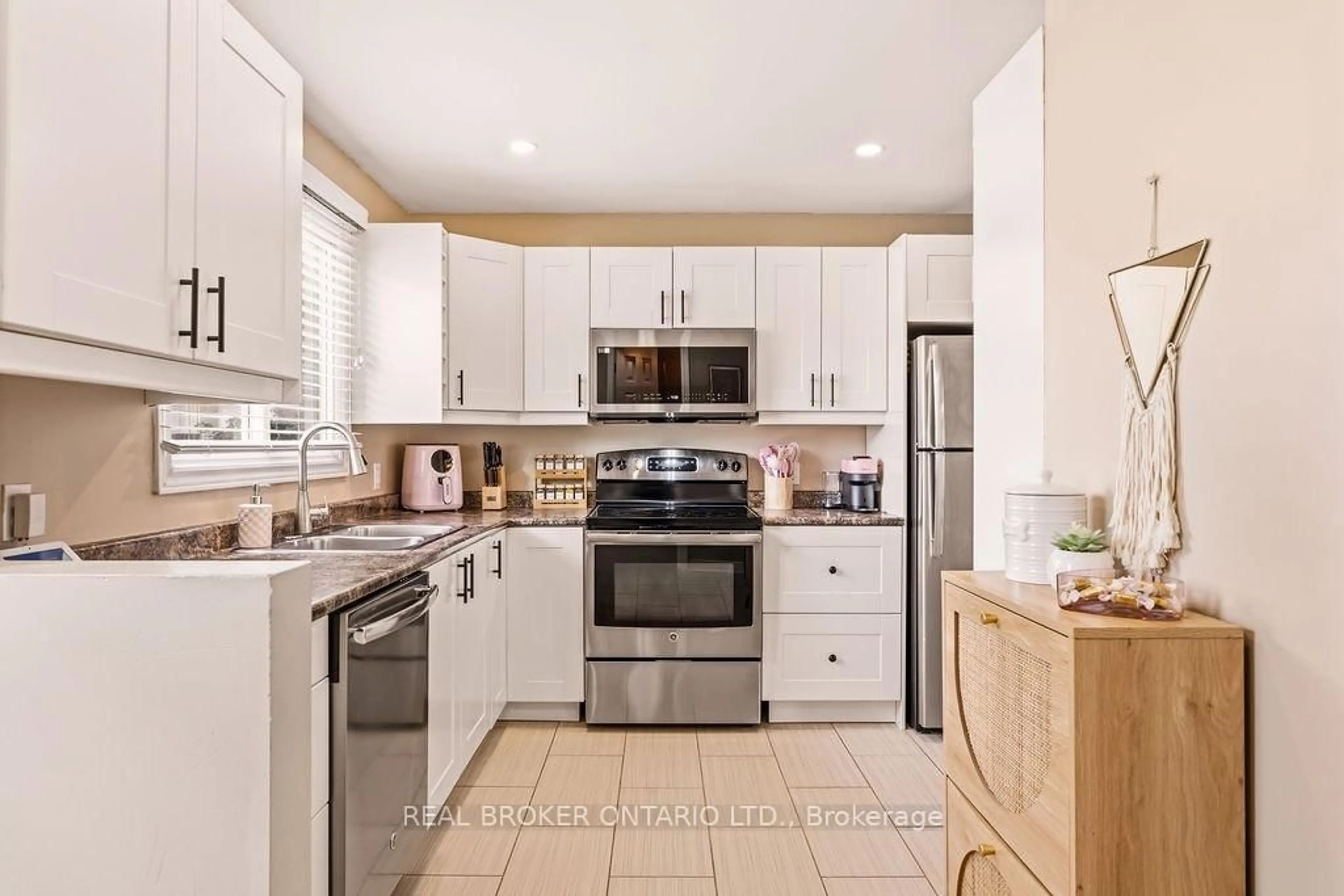 Open concept kitchen, ceramic/tile floor for 119 Teal Cres, Orleans Ontario K1E 2C1