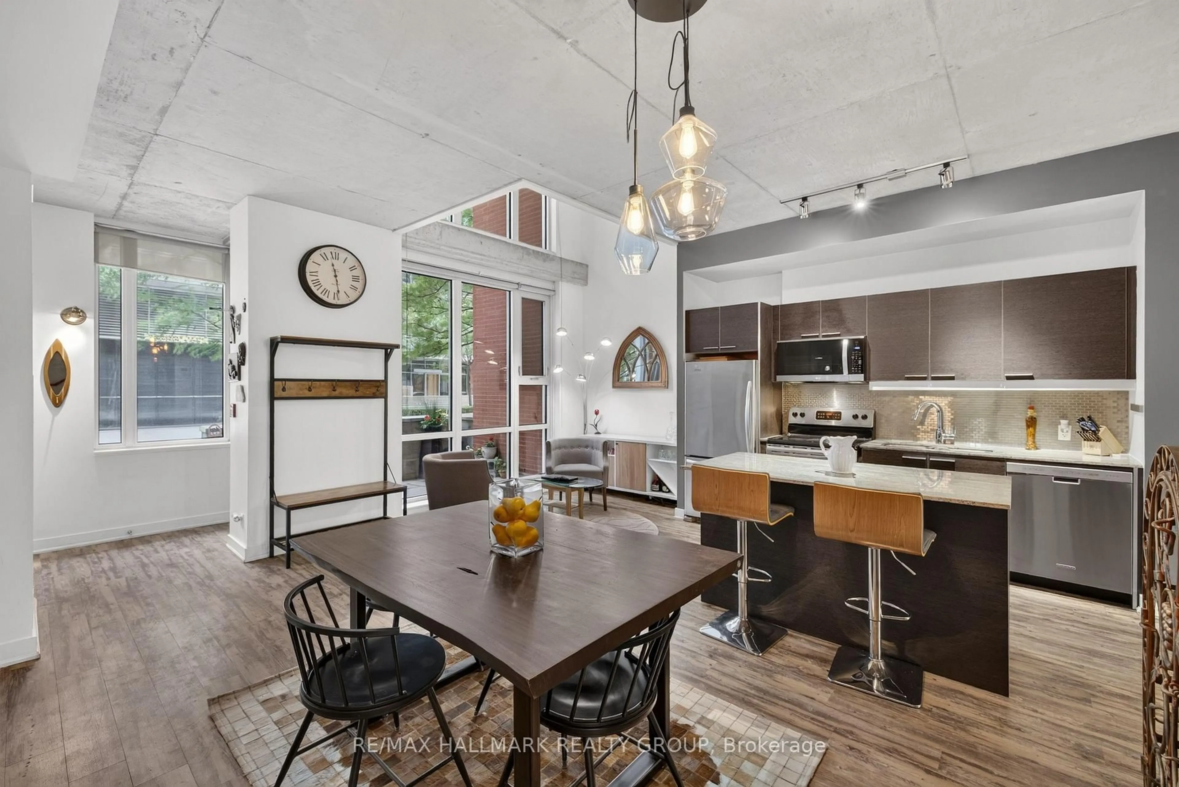 Open concept kitchen, unknown for 353 McLeod St, Ottawa Ontario K2P 1A2