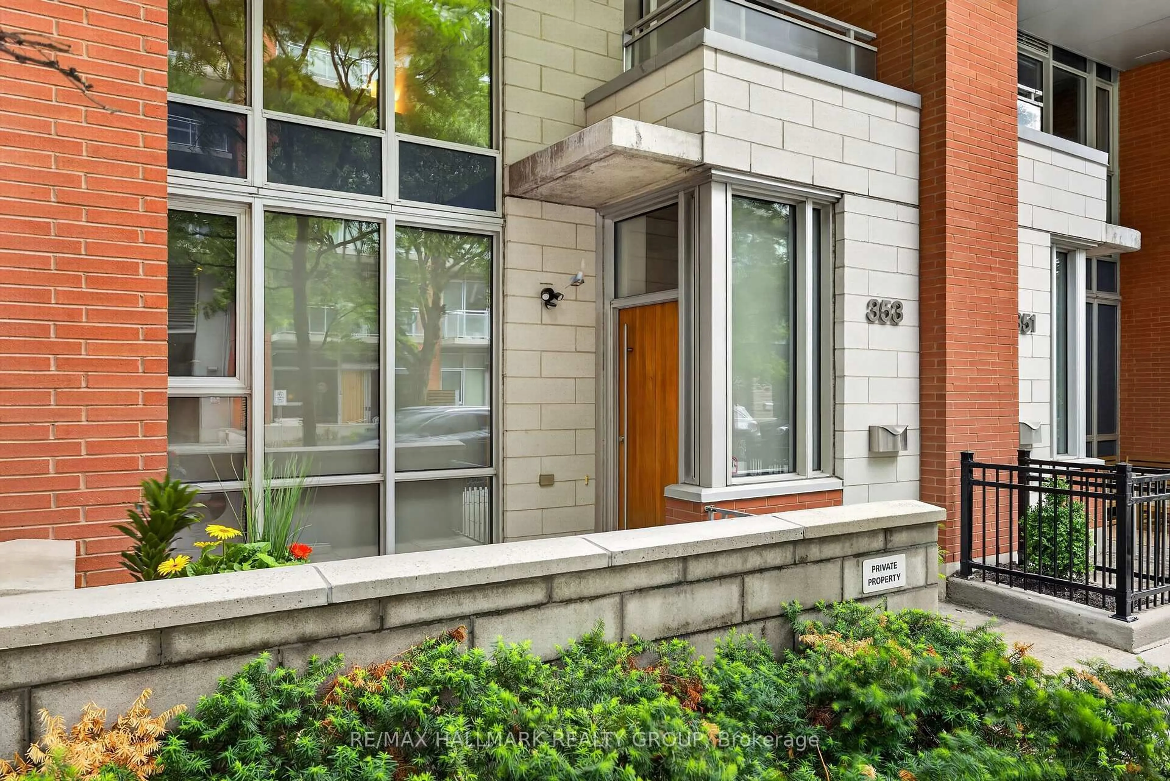 Home with brick exterior material, street for 353 McLeod St, Ottawa Ontario K2P 1A2