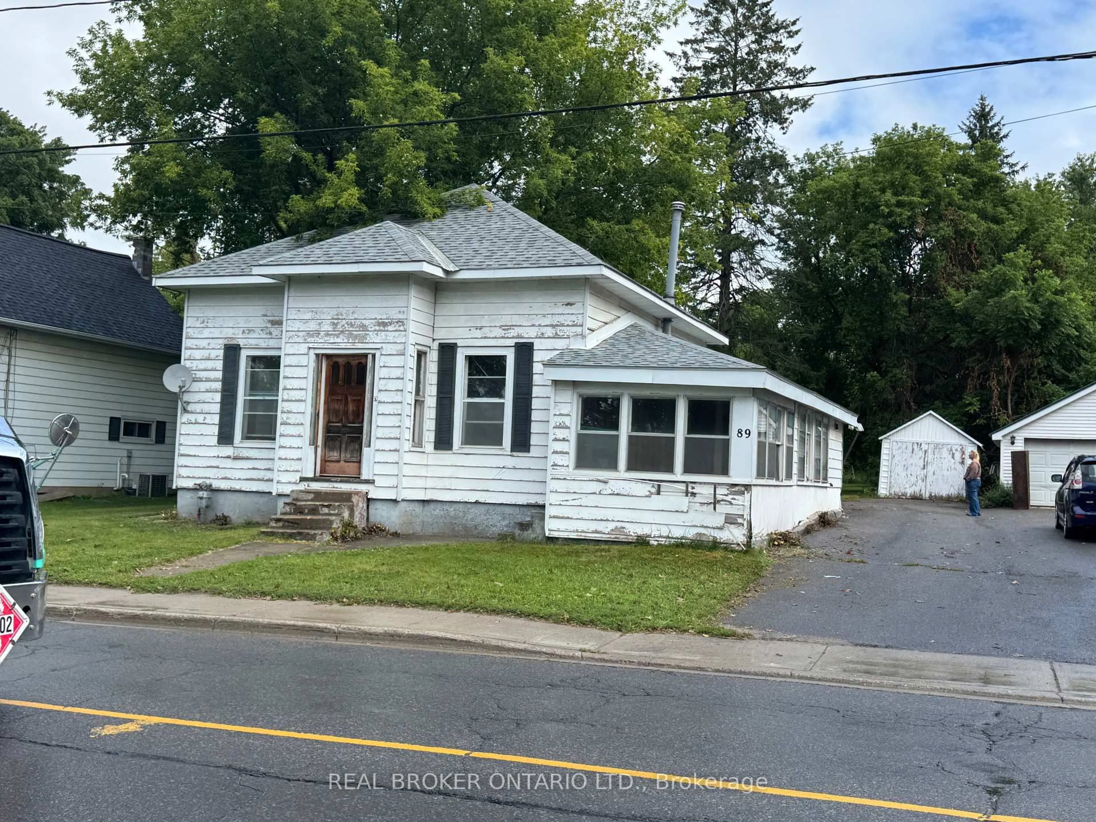 Unknown for 89 Queen St, Smiths Falls Ontario K7A 3N5