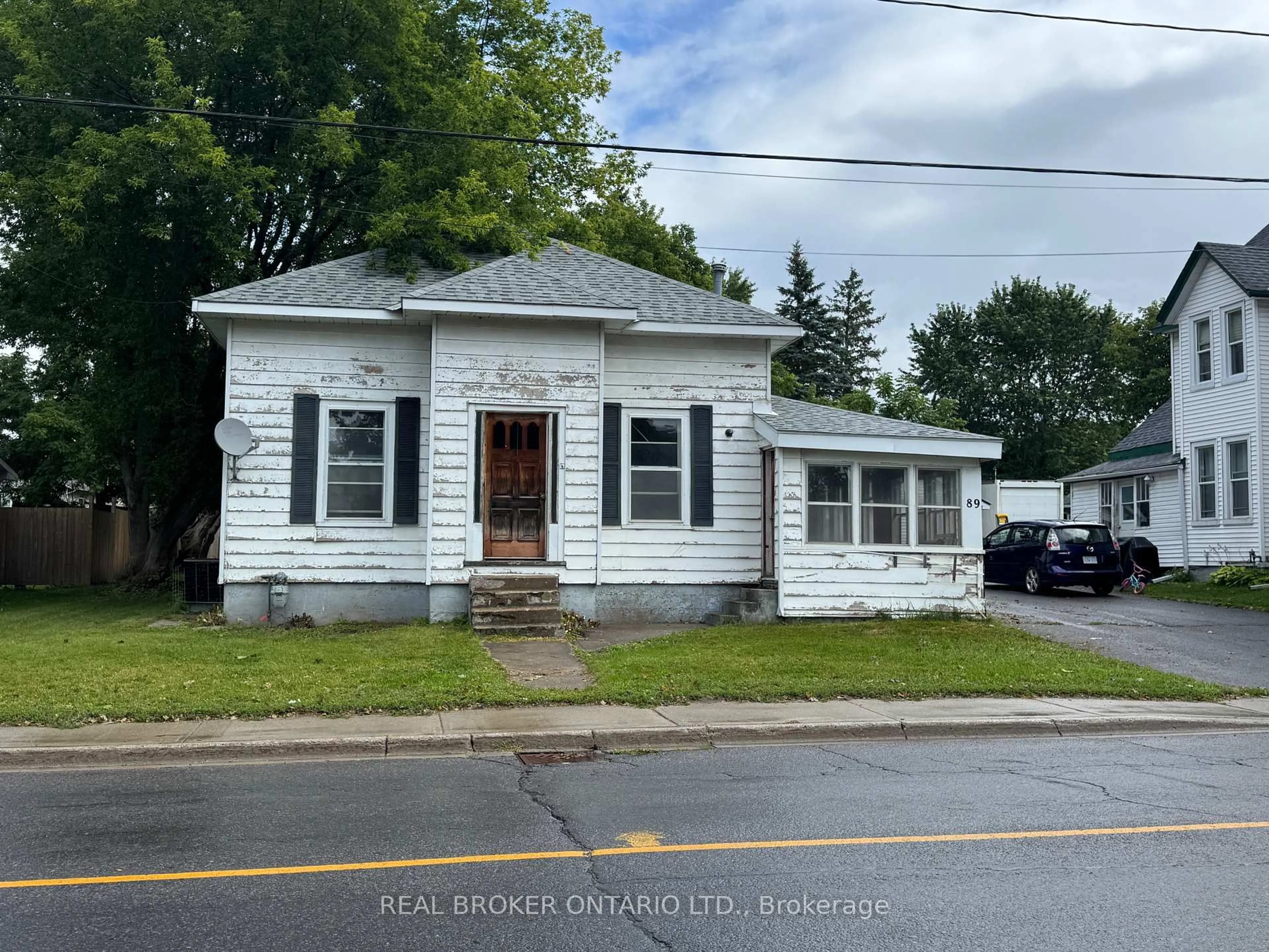 Unknown for 89 Queen St, Smiths Falls Ontario K7A 3N5