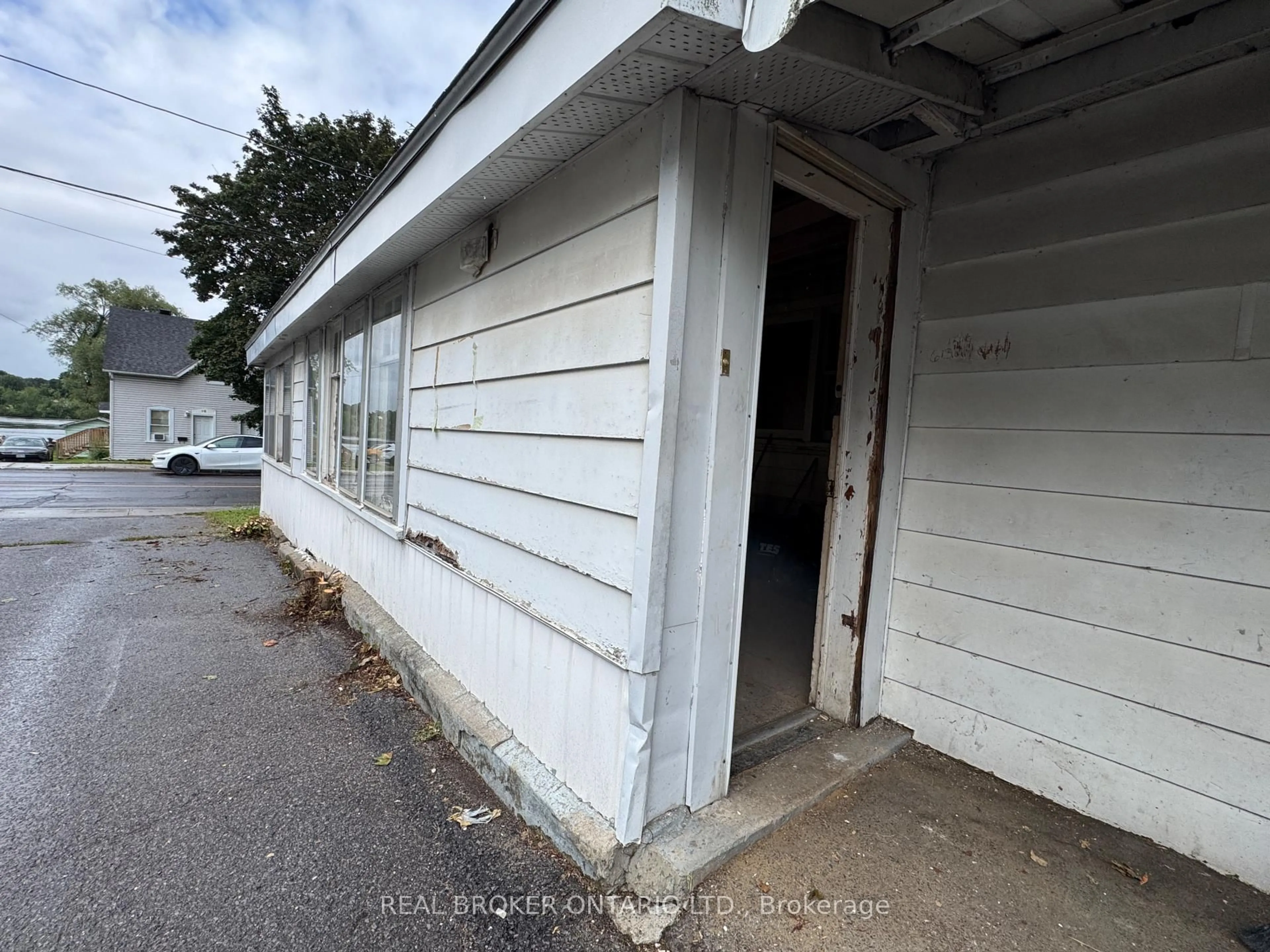 A pic of a room for 89 Queen St, Smiths Falls Ontario K7A 3N5