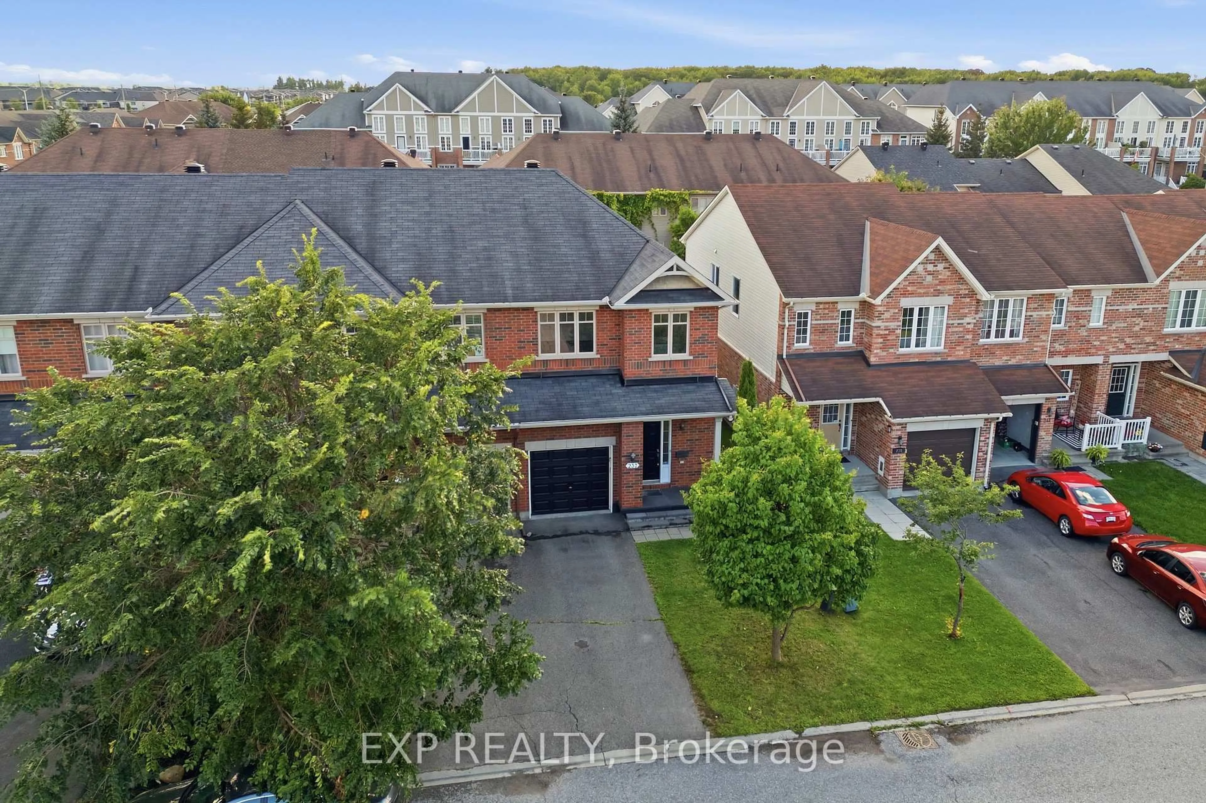 A pic from outside/outdoor area/front of a property/back of a property/a pic from drone, street for 237 EYE BRIGHT Cres, Ottawa Ontario K1V 2K6