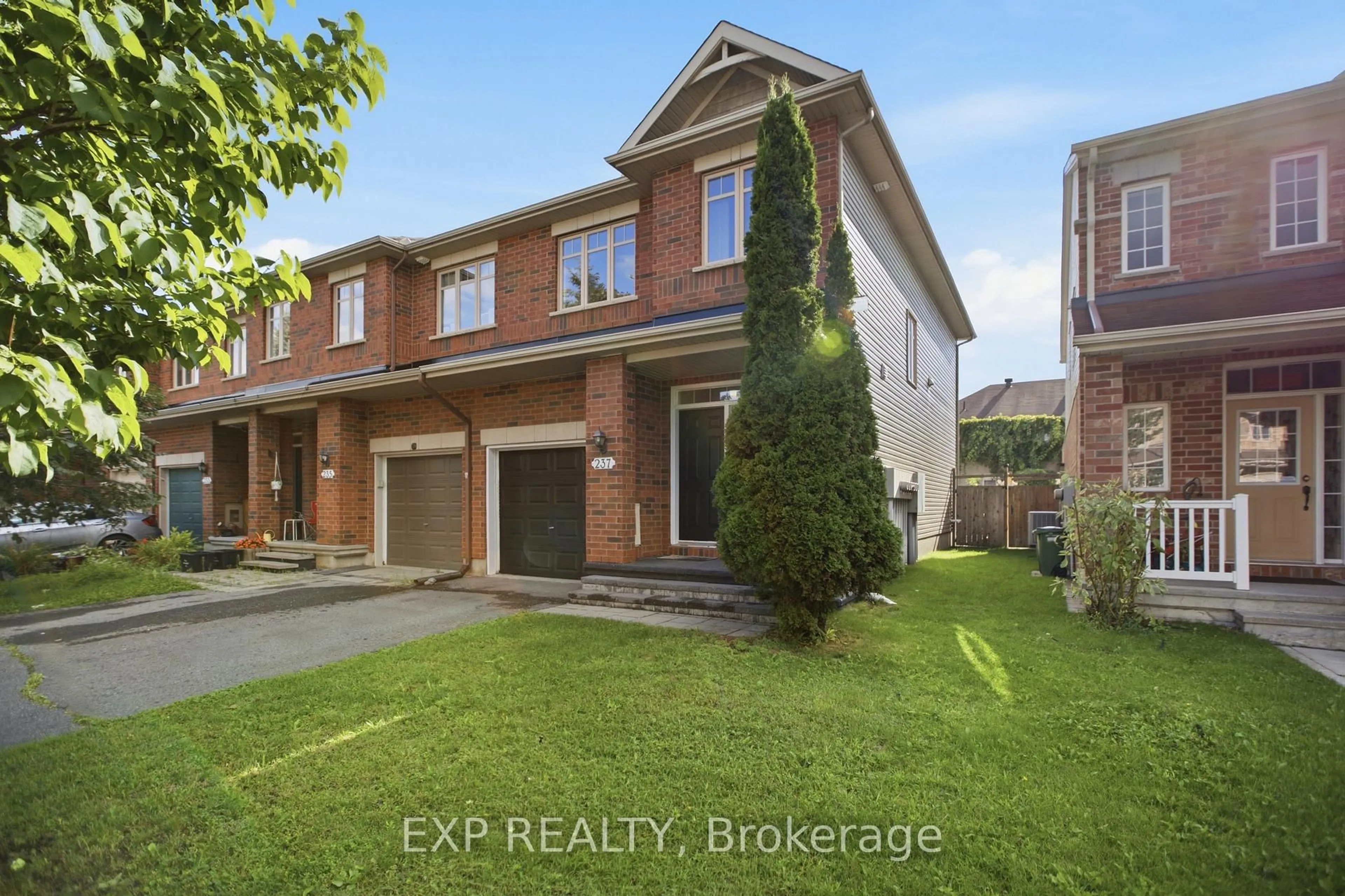 A pic from outside/outdoor area/front of a property/back of a property/a pic from drone, street for 237 EYE BRIGHT Cres, Ottawa Ontario K1V 2K6