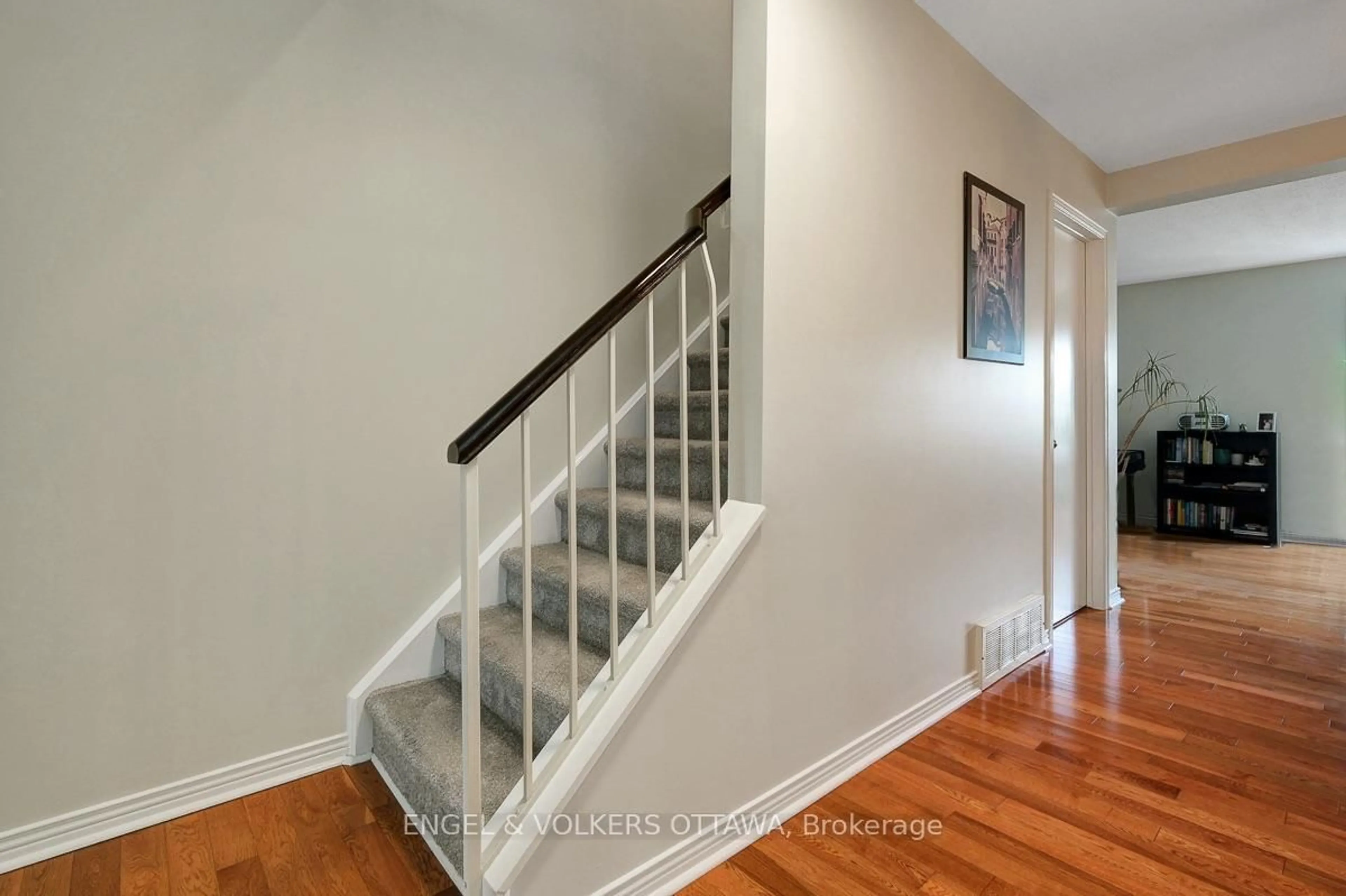 Unknown for 381 Verdon Private, Ottawa Ontario K1T 3A3