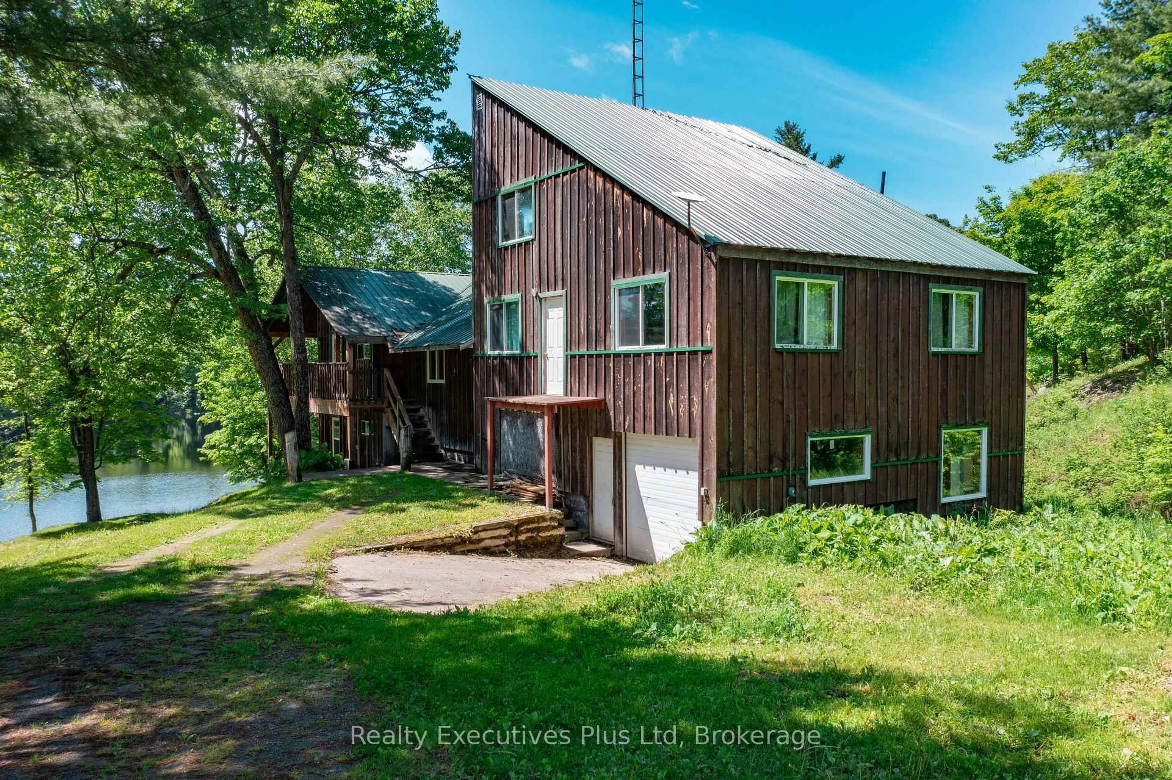 A pic from outside/outdoor area/front of a property/back of a property/a pic from drone, building for 85 ladds Rd, Whitestone Ontario P0A 1G0
