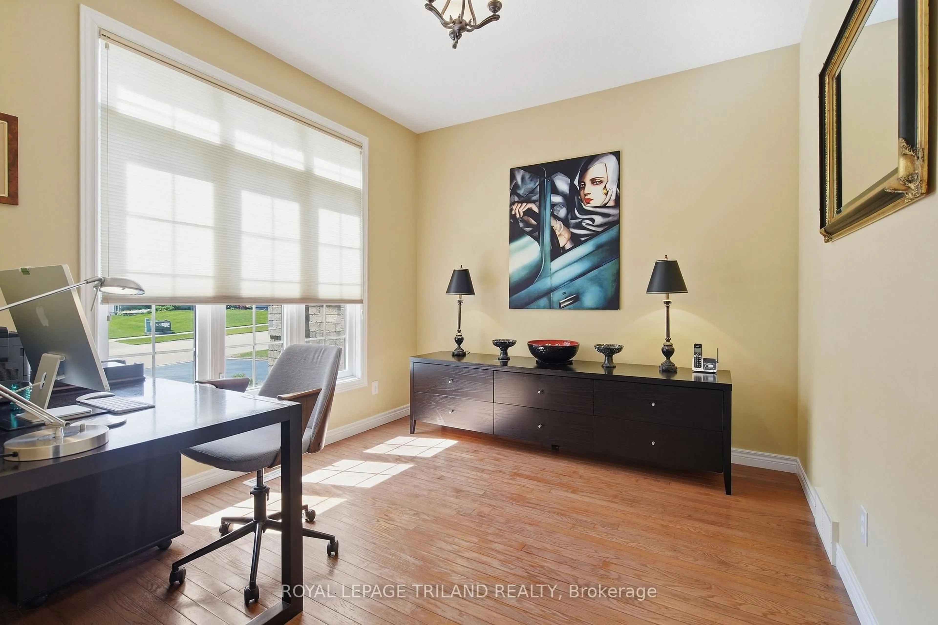 Dining room, wood/laminate floor for 4 Baron Cres, Middlesex Centre Ontario N0L 1R0