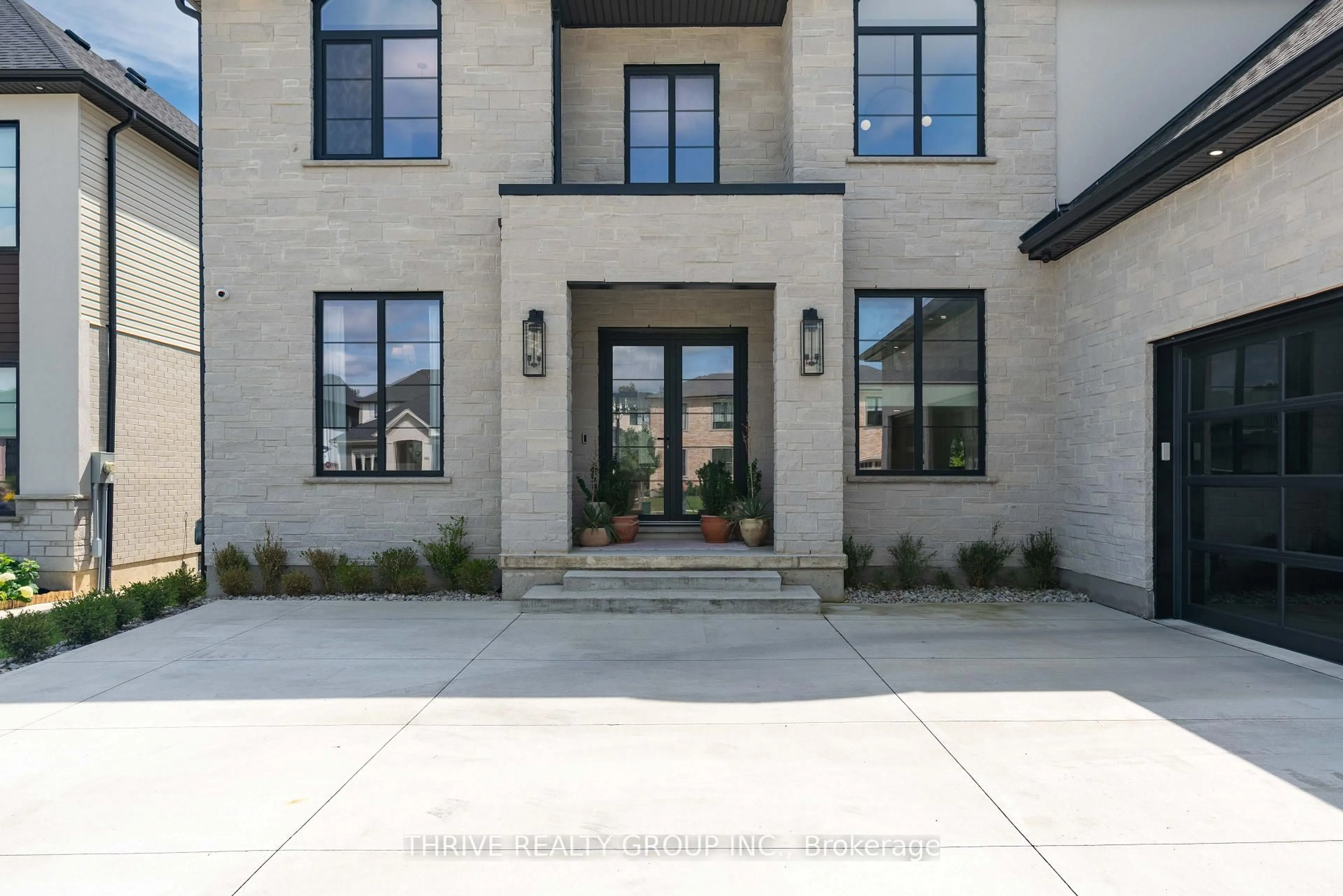 Unknown for 365 MANHATTAN Dr, London South Ontario N6K 0L5