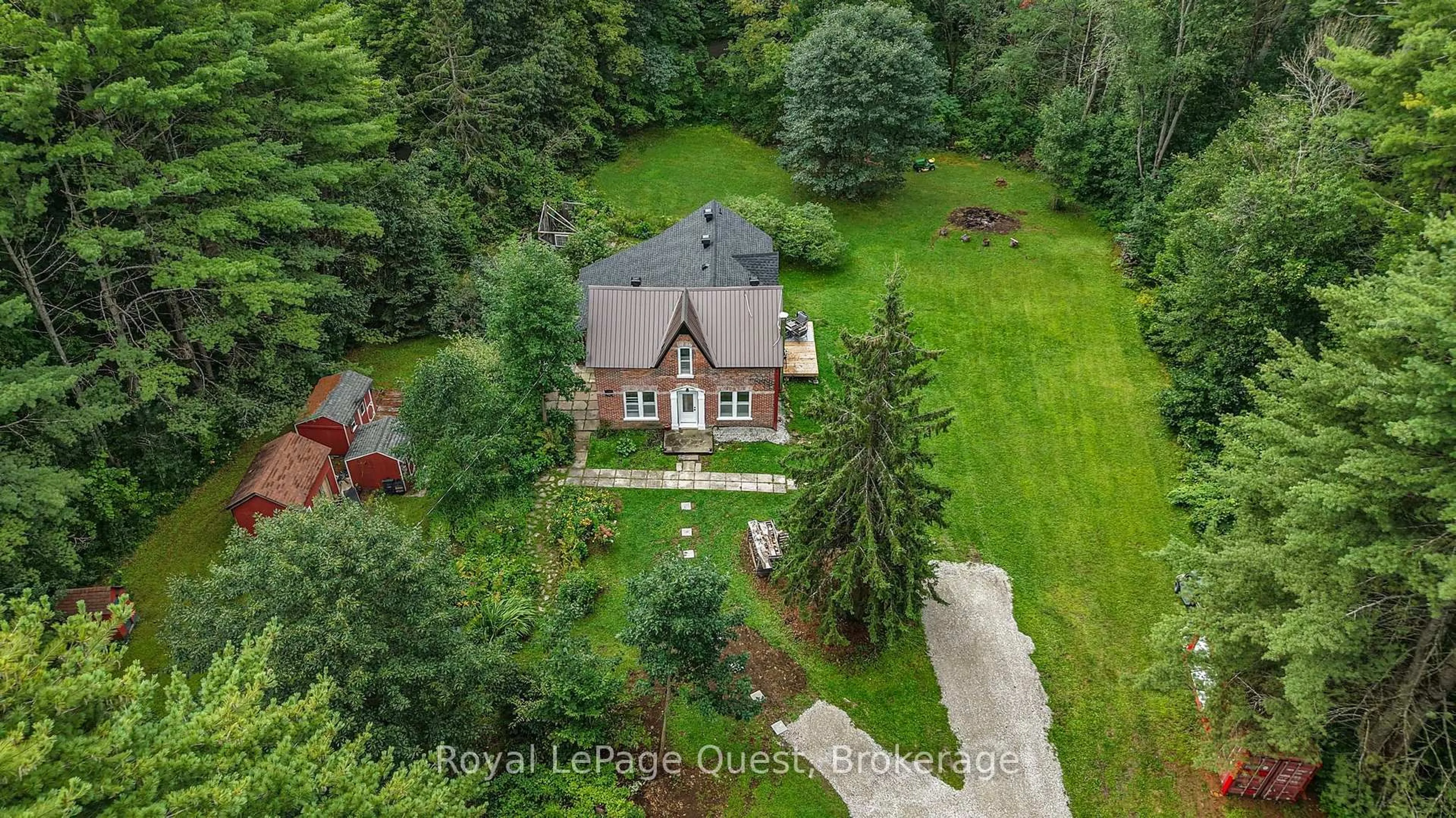 A pic from outside/outdoor area/front of a property/back of a property/a pic from drone, street for 1289 Graham Rd, Gravenhurst Ontario P0E 1N0