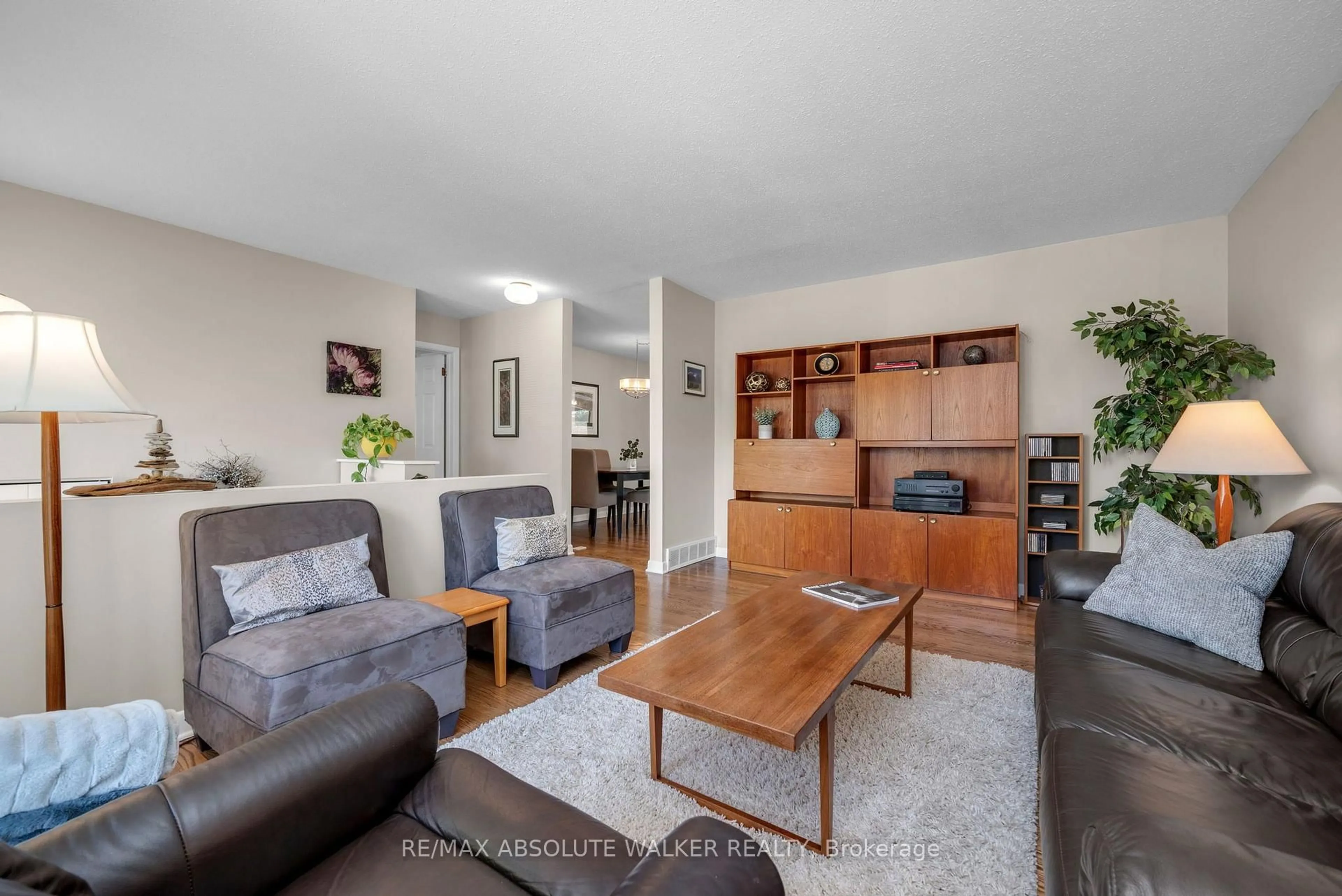 Living room with furniture, unknown for 5 West Herrington Crt, Ottawa Ontario K2H 6B9