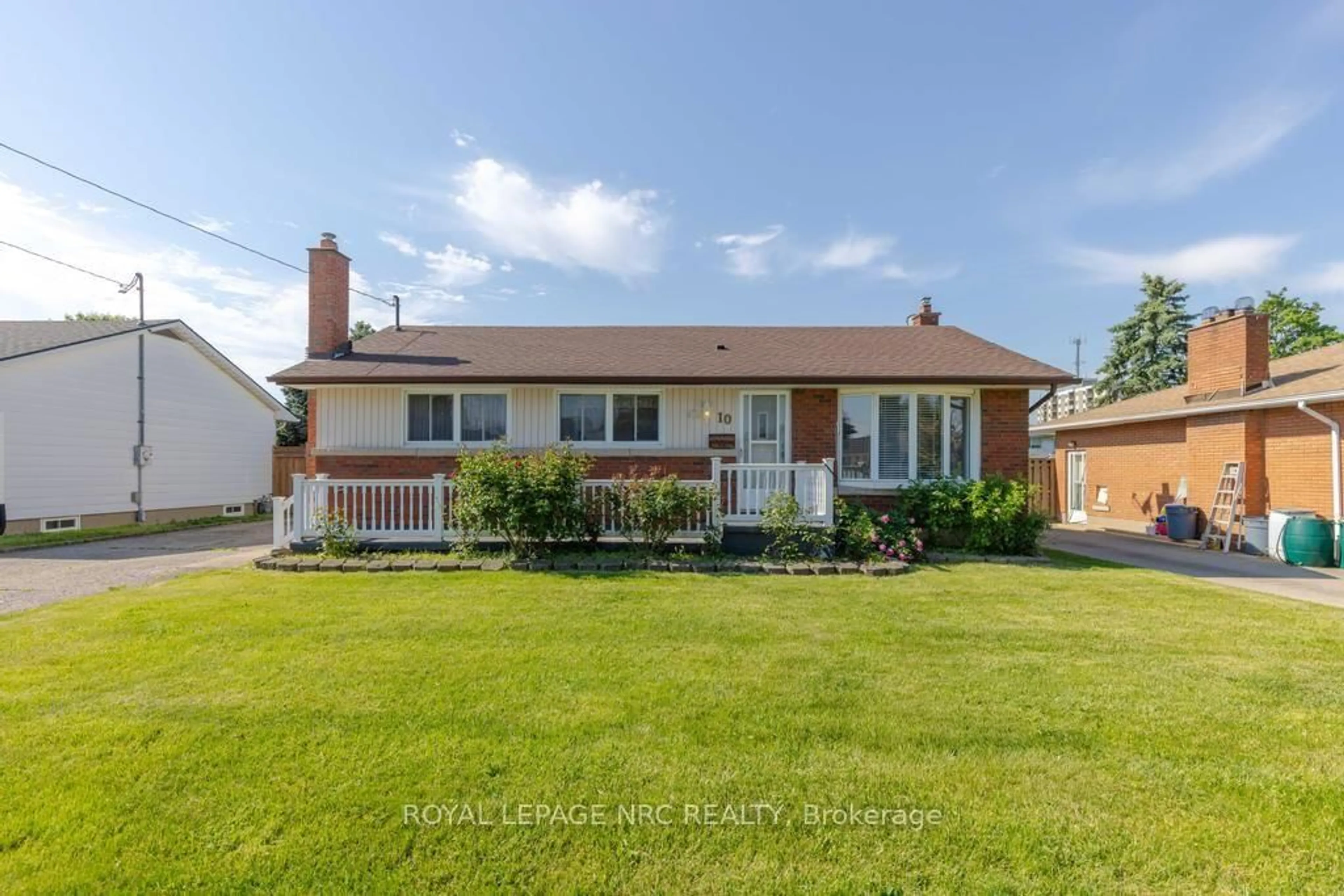 A pic from outside/outdoor area/front of a property/back of a property/a pic from drone, street for 10 Ridgeview Ave, St. Catharines Ontario L2M 6B3