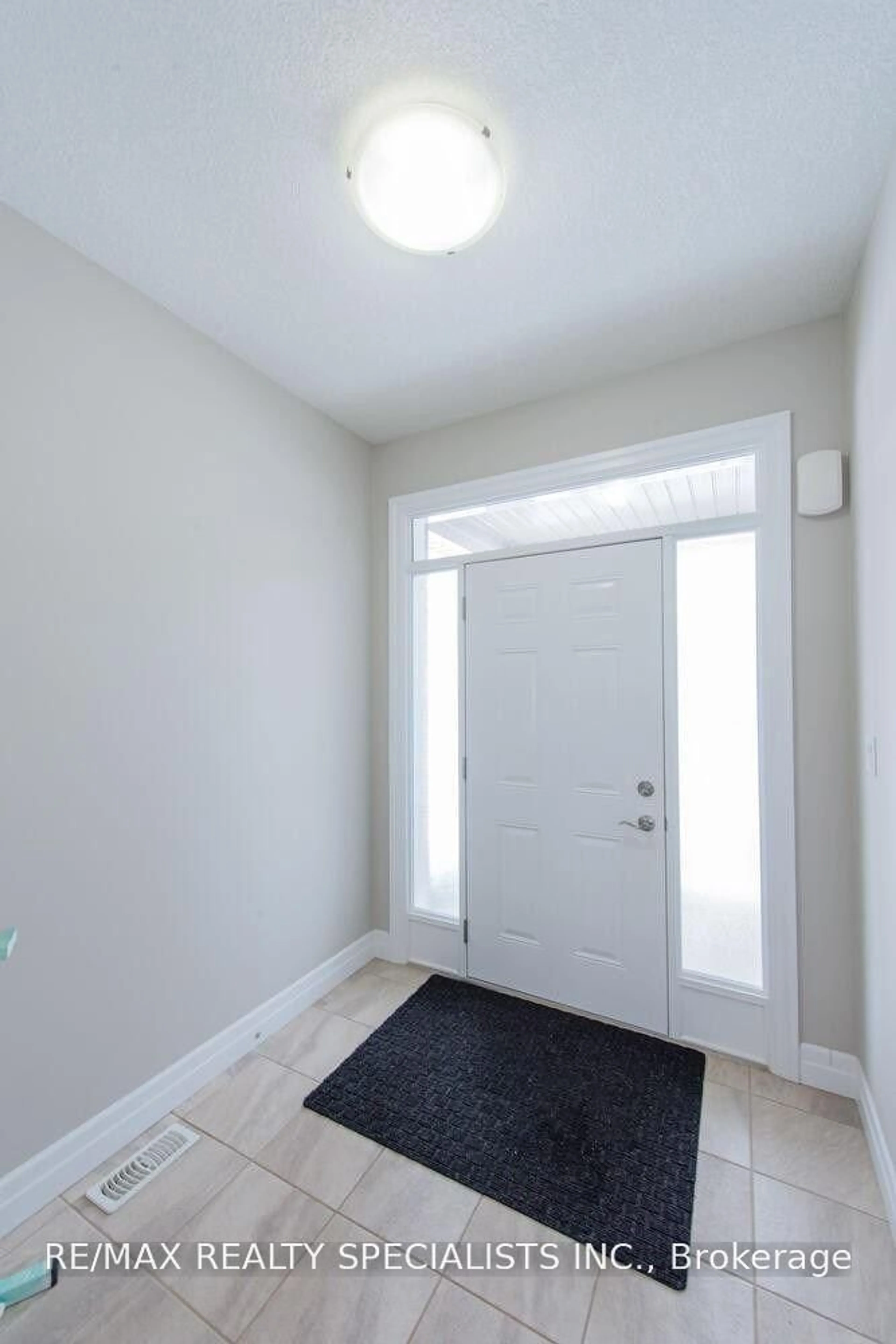 Indoor entryway for 3251 Turner Cres, London South Ontario N6M 0B1