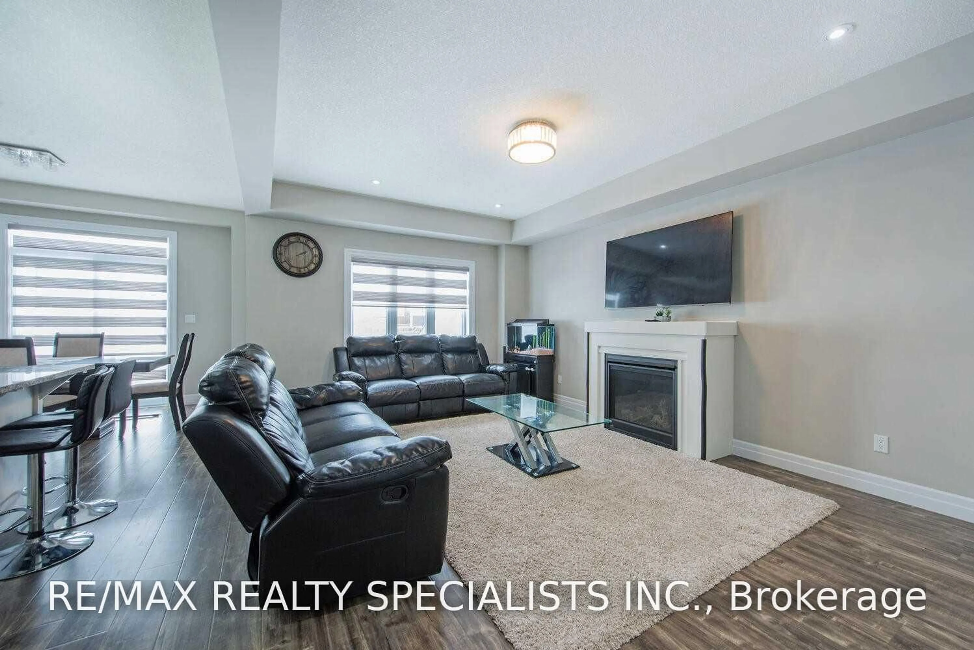 Living room with furniture, unknown for 3251 Turner Cres, London South Ontario N6M 0B1