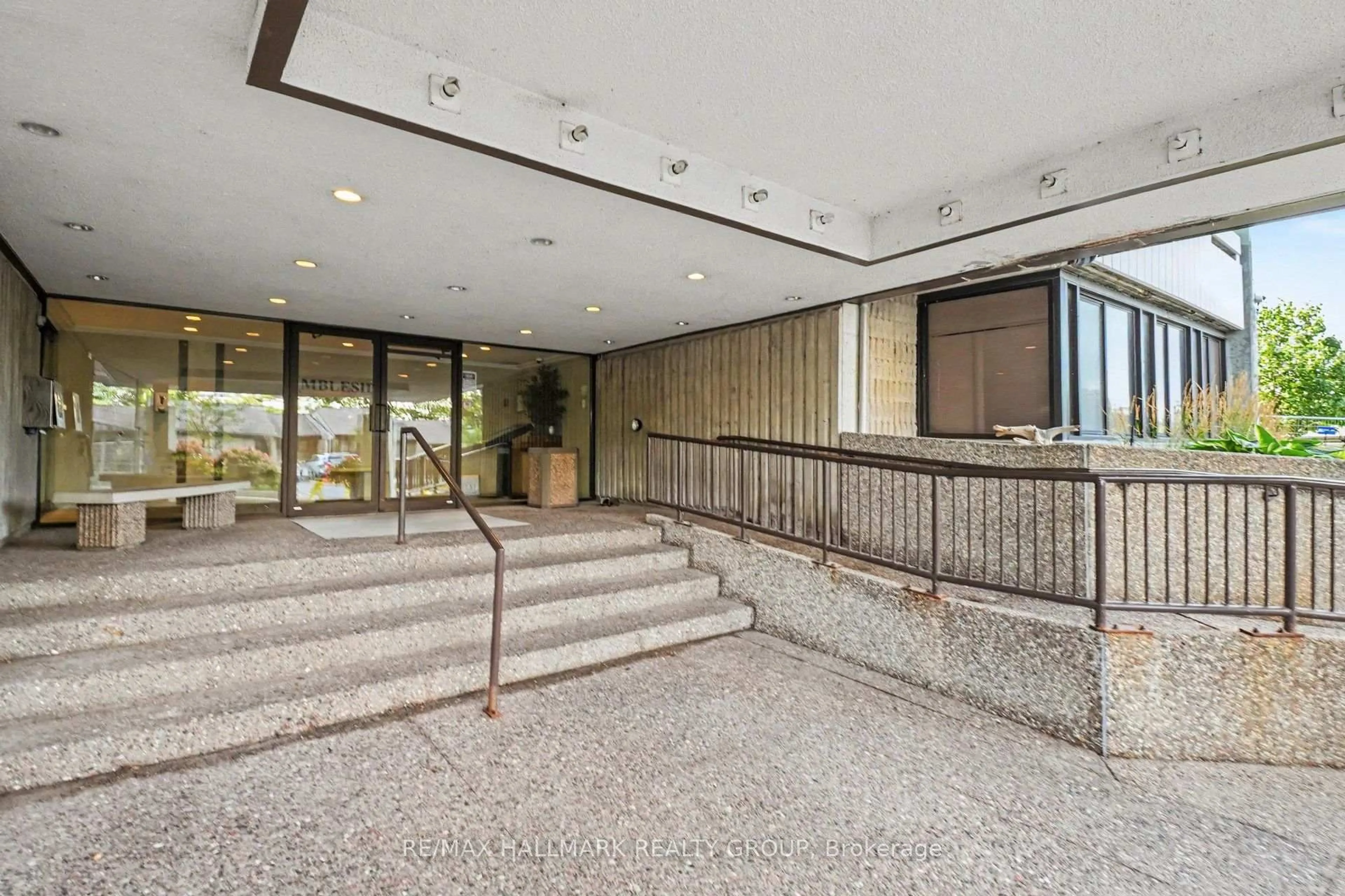 Lobby for 1171 Ambleside Dr #1112, Ottawa Ontario K2B 8E1