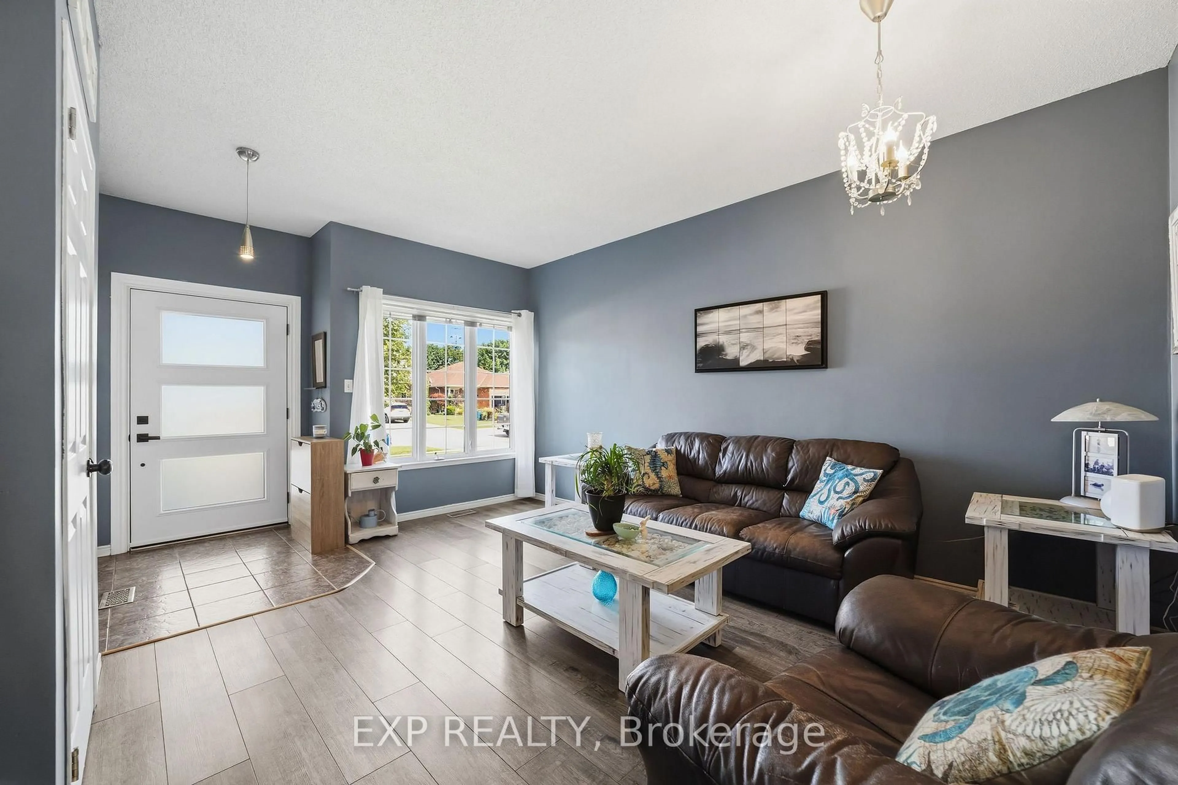 Living room with furniture, unknown for 44 Juniper Cres, Strathroy-Caradoc Ontario N7G 4G4