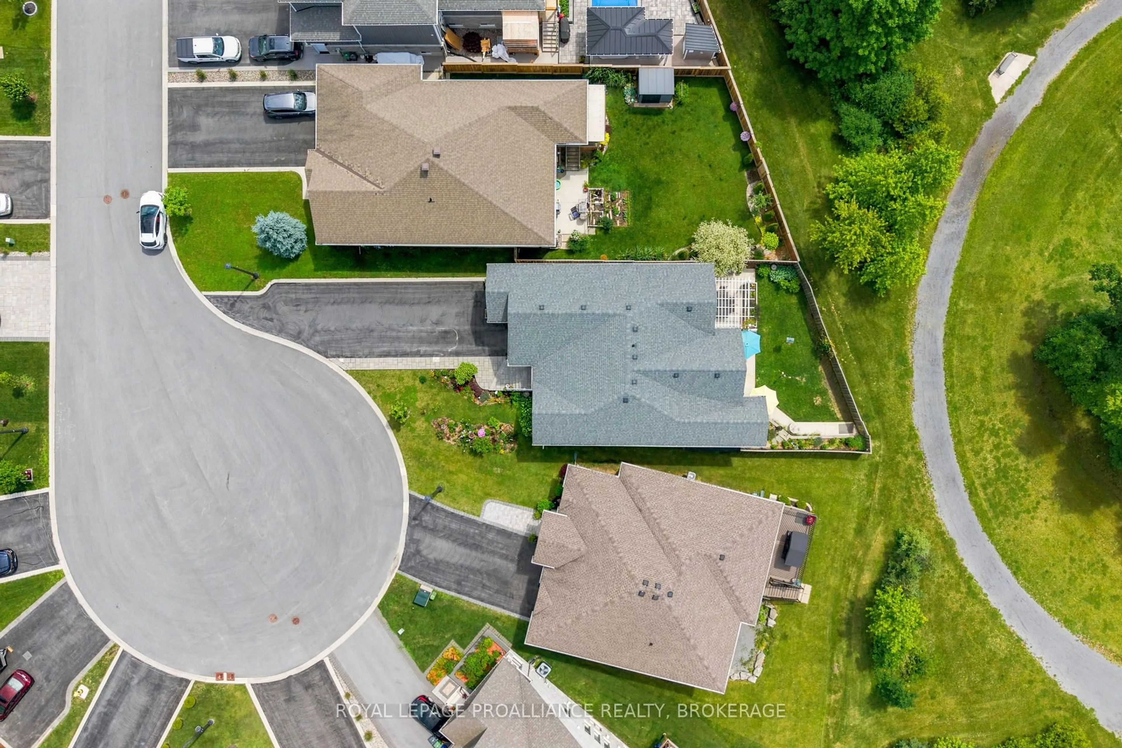 A pic from outside/outdoor area/front of a property/back of a property/a pic from drone, street for 861 Windermere Dr, Kingston Ontario K7P 0N5