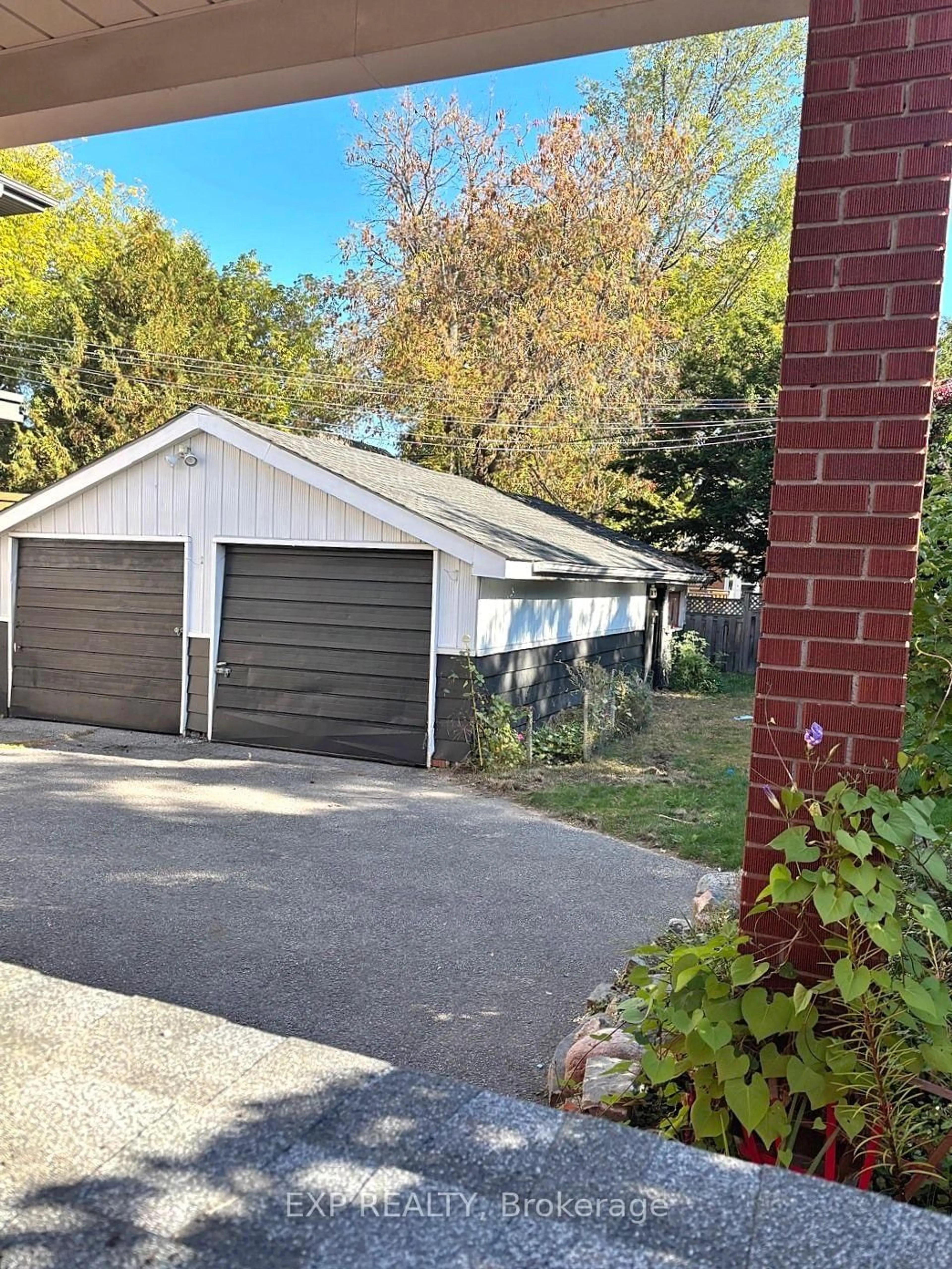 Unknown for 527 Laderoute Ave, Ottawa Ontario K1Z 5V9