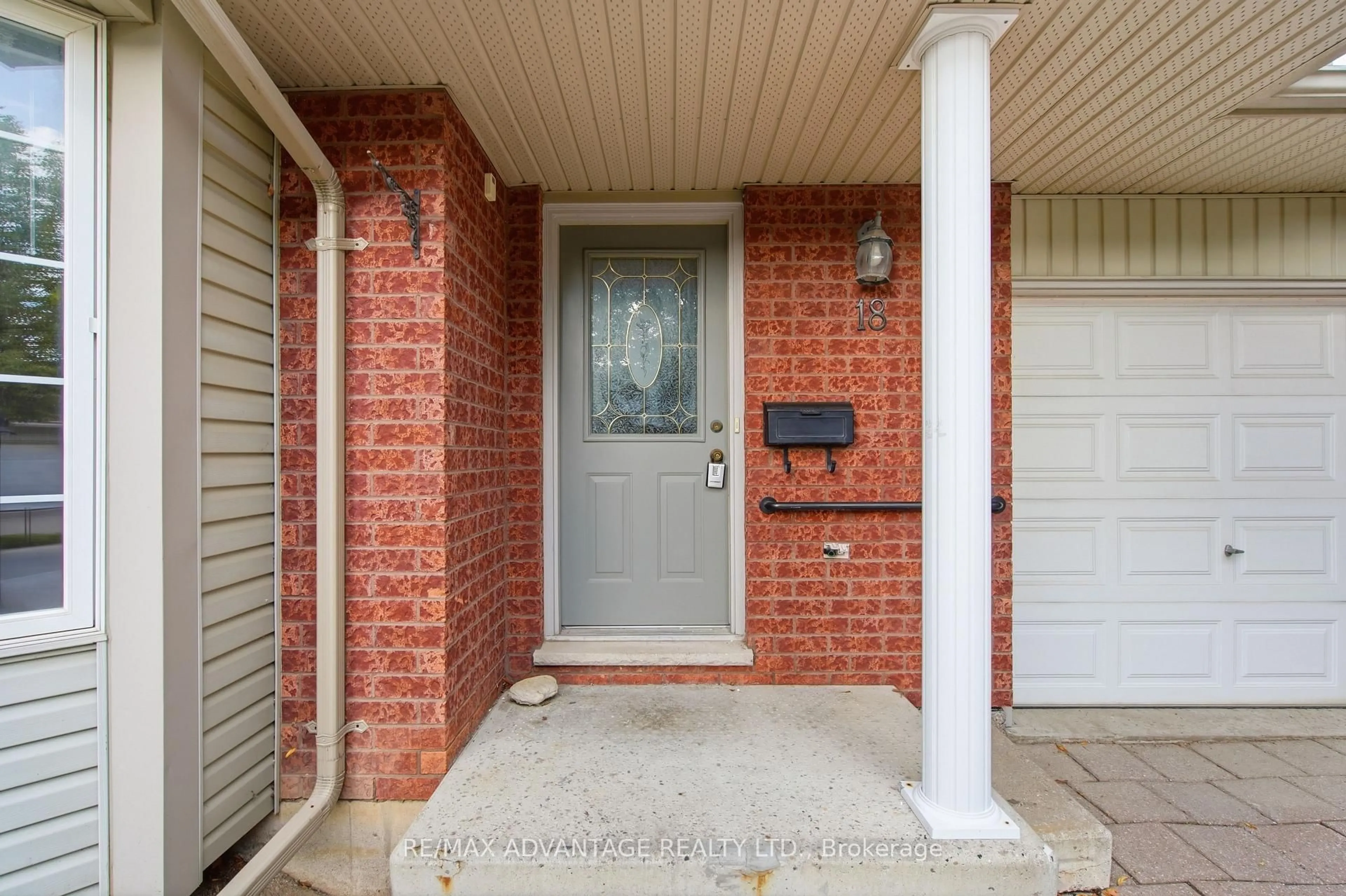 Home with brick exterior material, street for 122 Sherwood Forest Sq #18, London North Ontario N6G 5G8