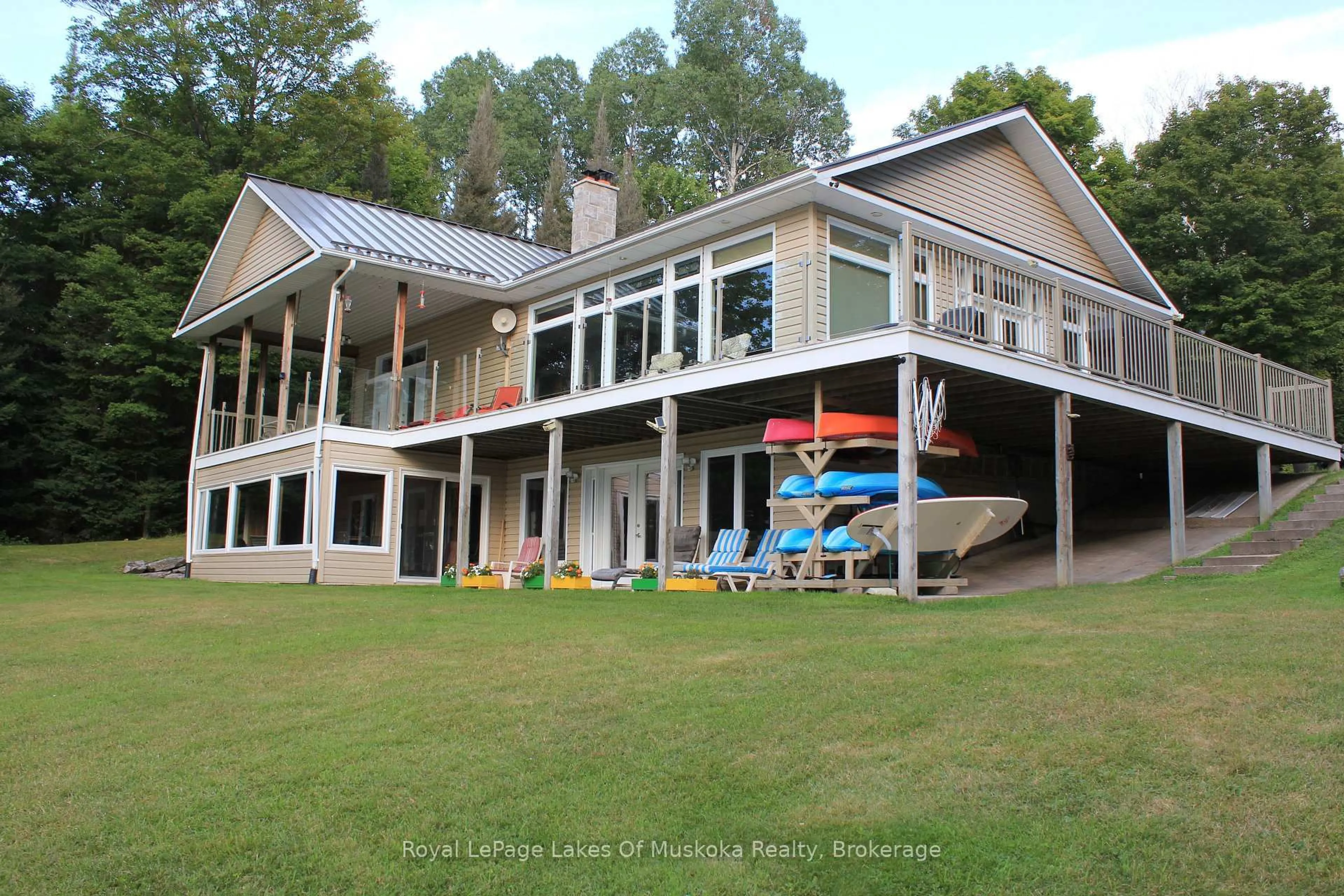 Home with vinyl exterior material, water/lake/river/ocean view for 264 Boy Scouts Rd, Burk's Falls Ontario P0A 1C0