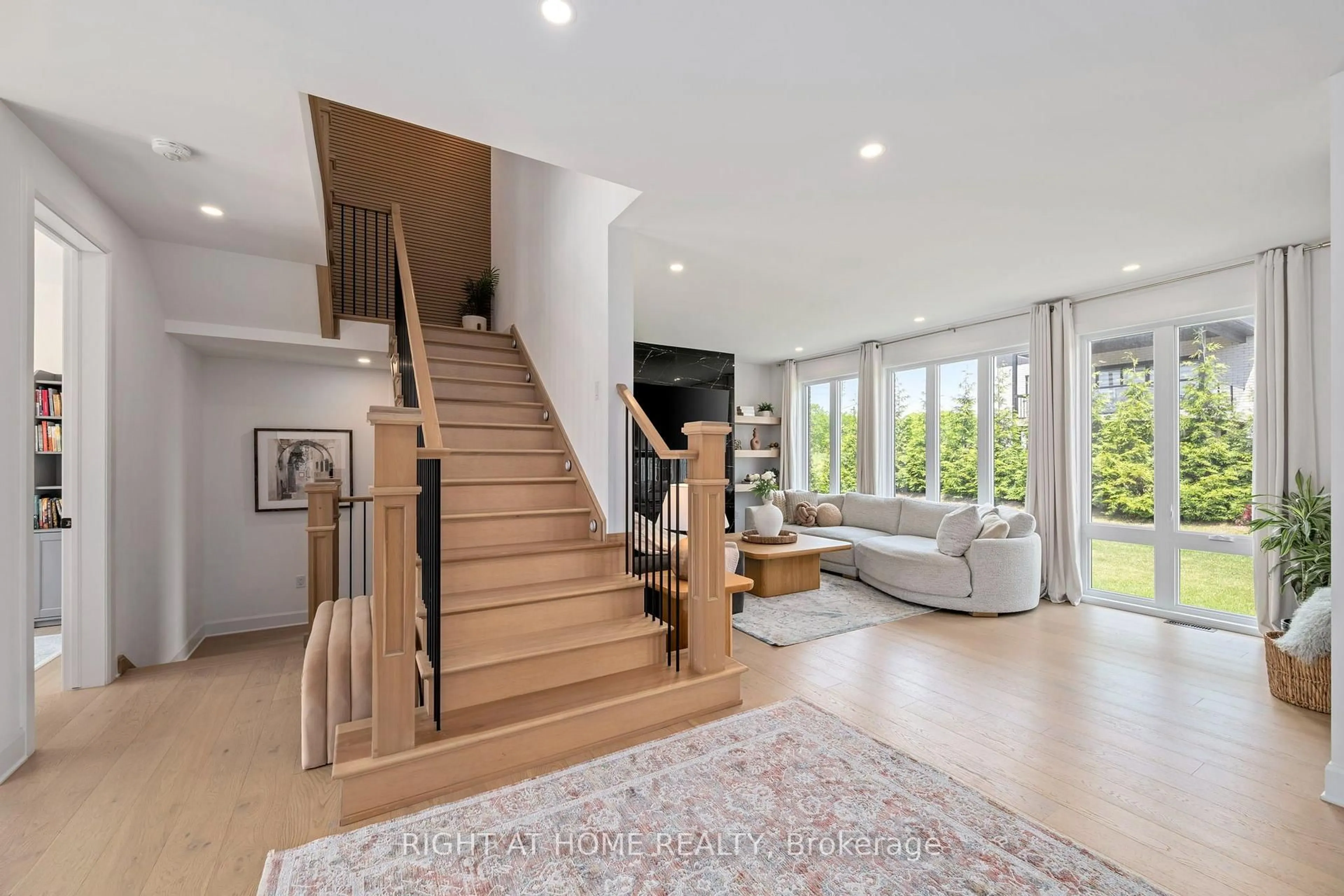 Unknown for 372 Manhattan Dr, London South Ontario N6K 0L5