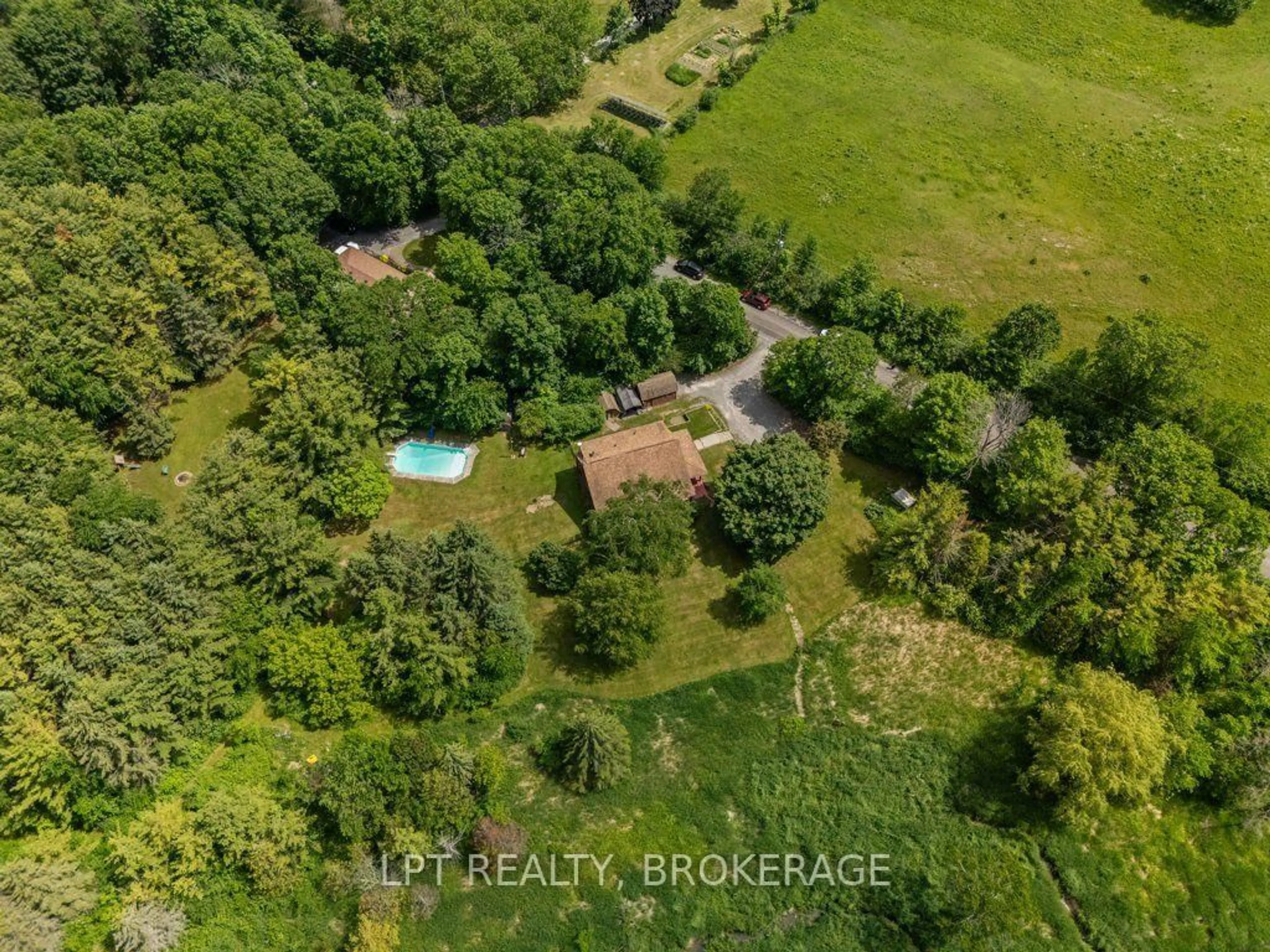 A pic from outside/outdoor area/front of a property/back of a property/a pic from drone, unknown for 1922 Dover Rd, Mcdonalds Corners Ontario K0H 1M0