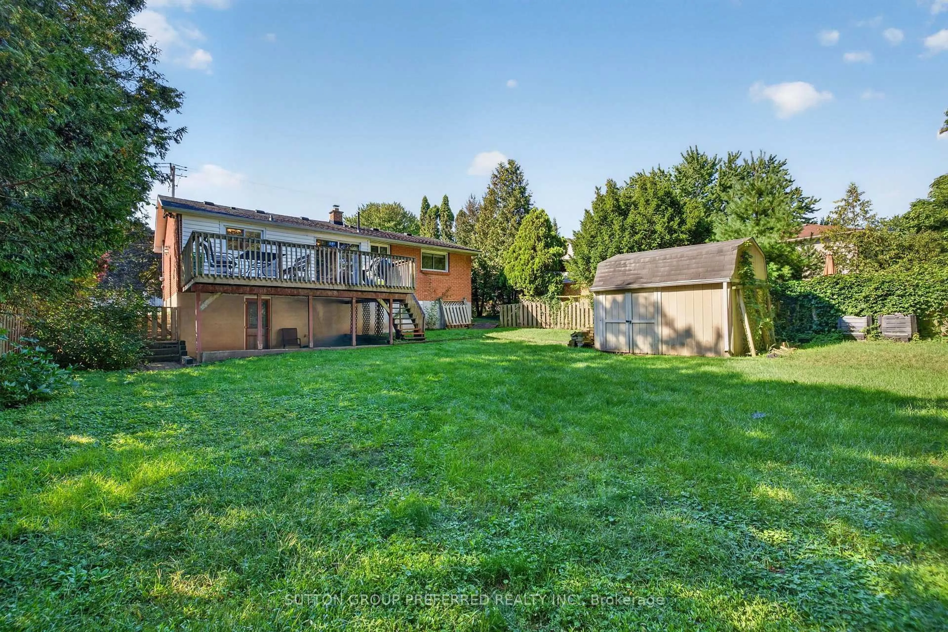 A pic from outside/outdoor area/front of a property/back of a property/a pic from drone, unknown for 98 Queen St, Thames Centre Ontario N0L 1G2
